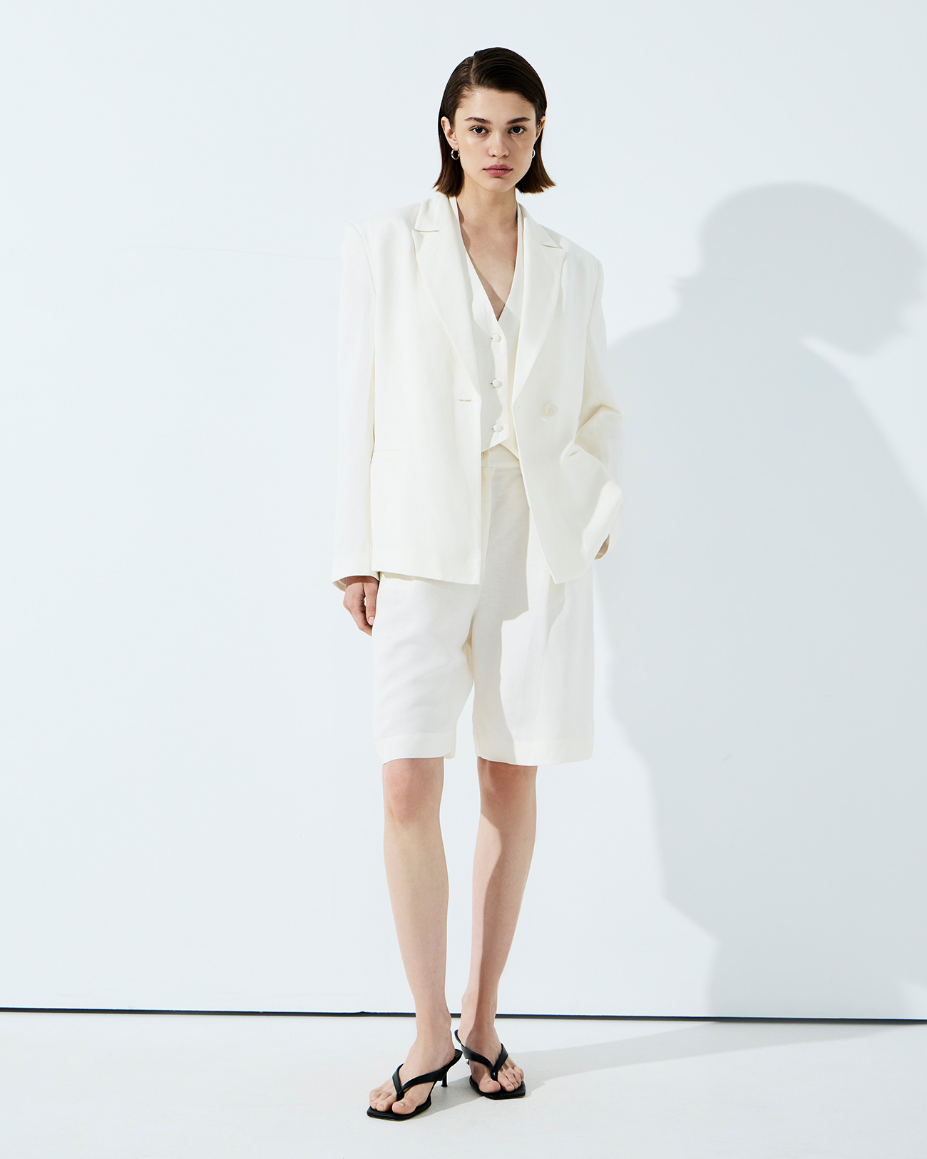 Жакет однобортный изо льна молочного цвета, S
Жакет однобортный изо льна молочного цвета, S