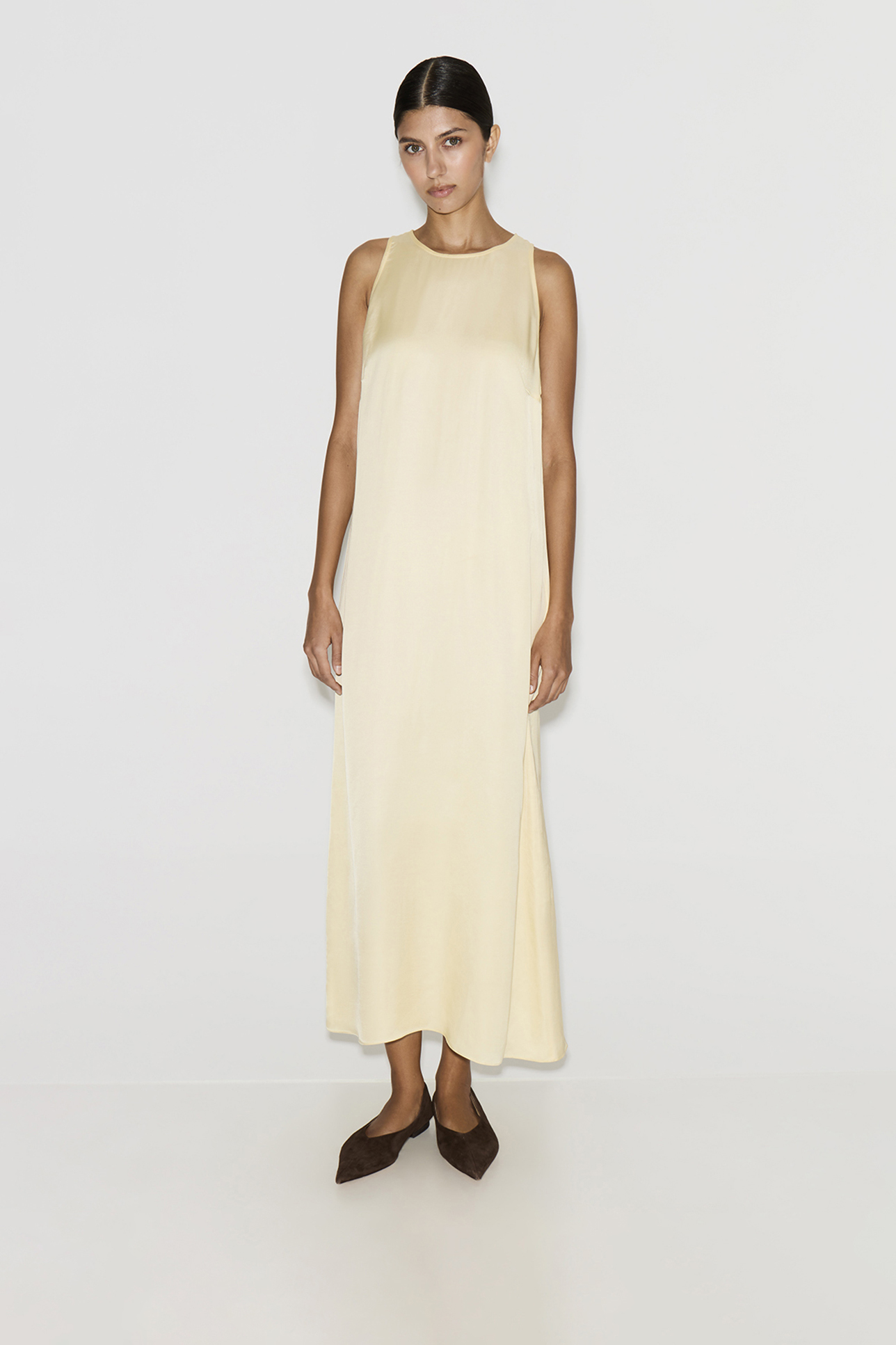 Платье-халтер желтого цвета, S
Платье-халтер желтого цвета, S