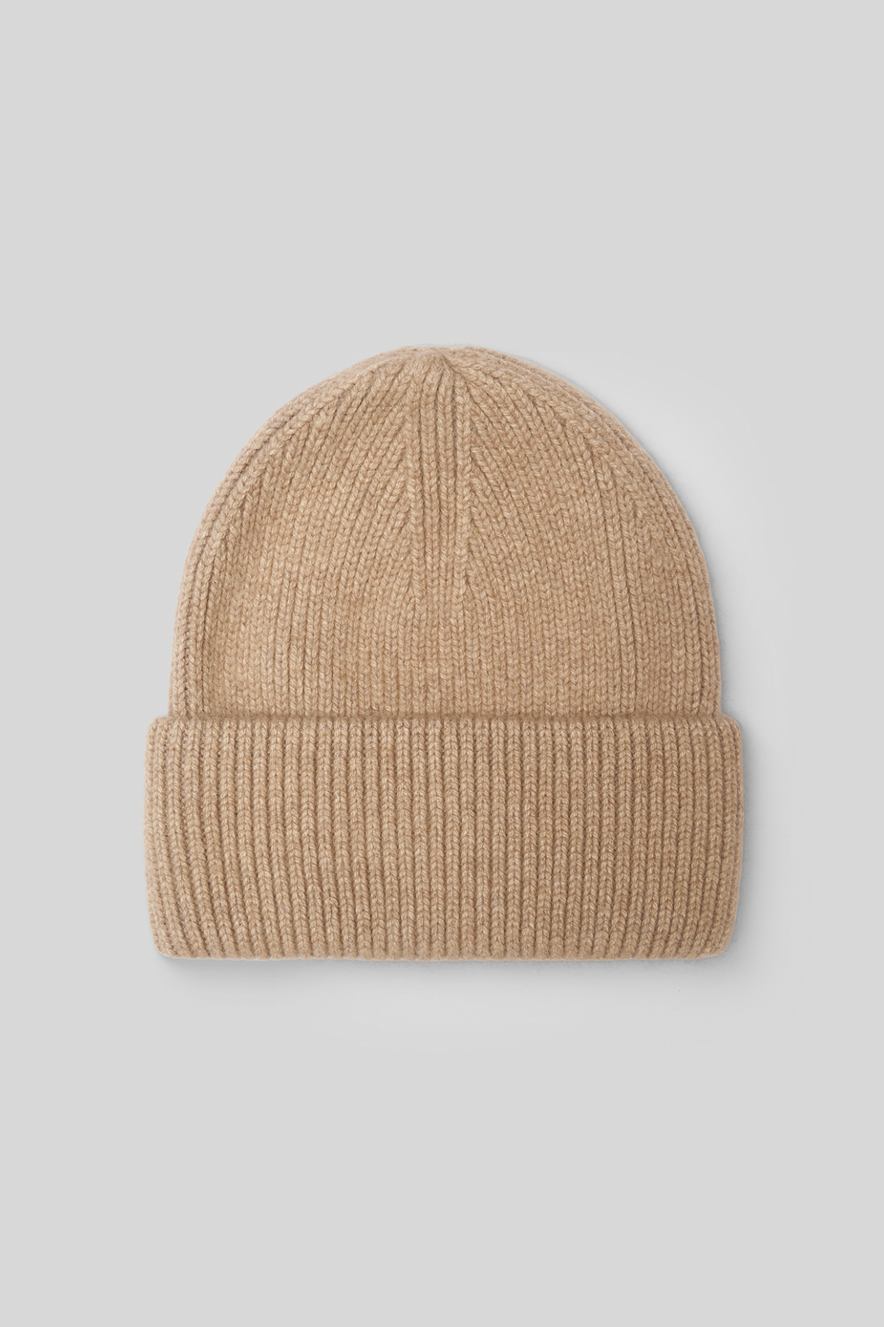 Шапка с шерстью енота бежевого цвета, OS