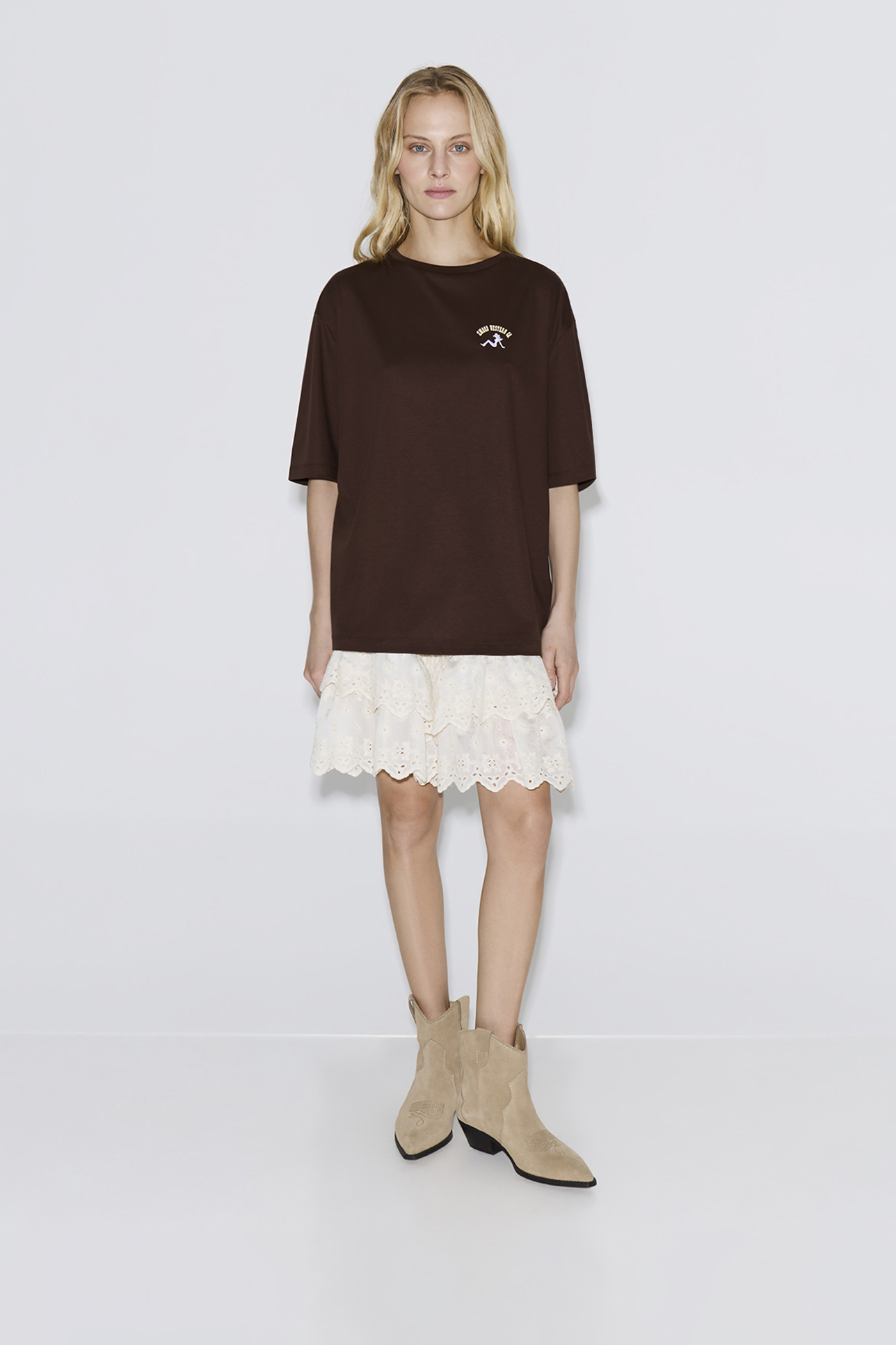 Футболка c вышивкой из тонкого трикотажа шоколадного цвета, L
Футболка c вышивкой из тонкого трикотажа шоколадного цвета, L