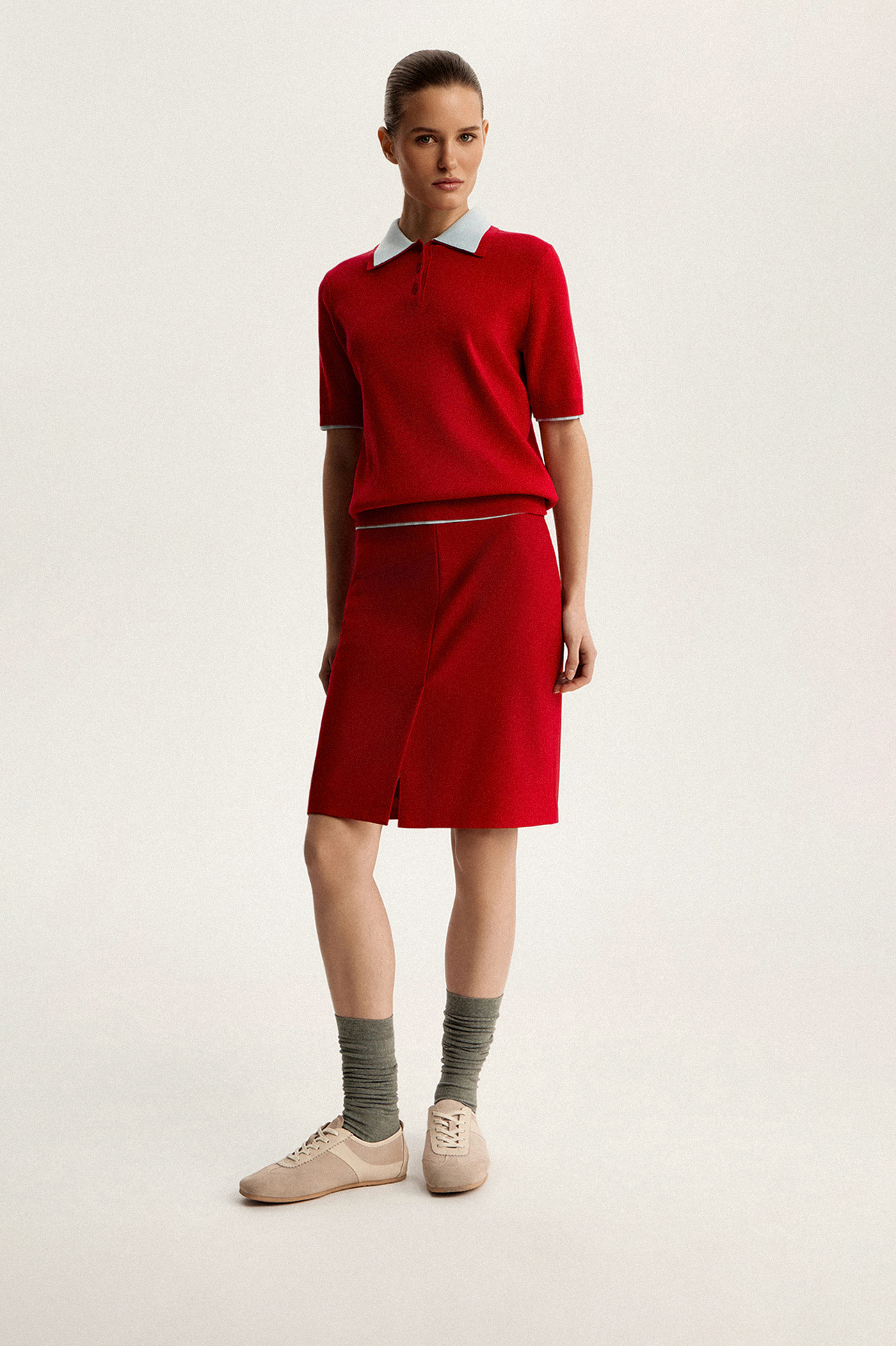 Юбка мини прямая со шлицей, M