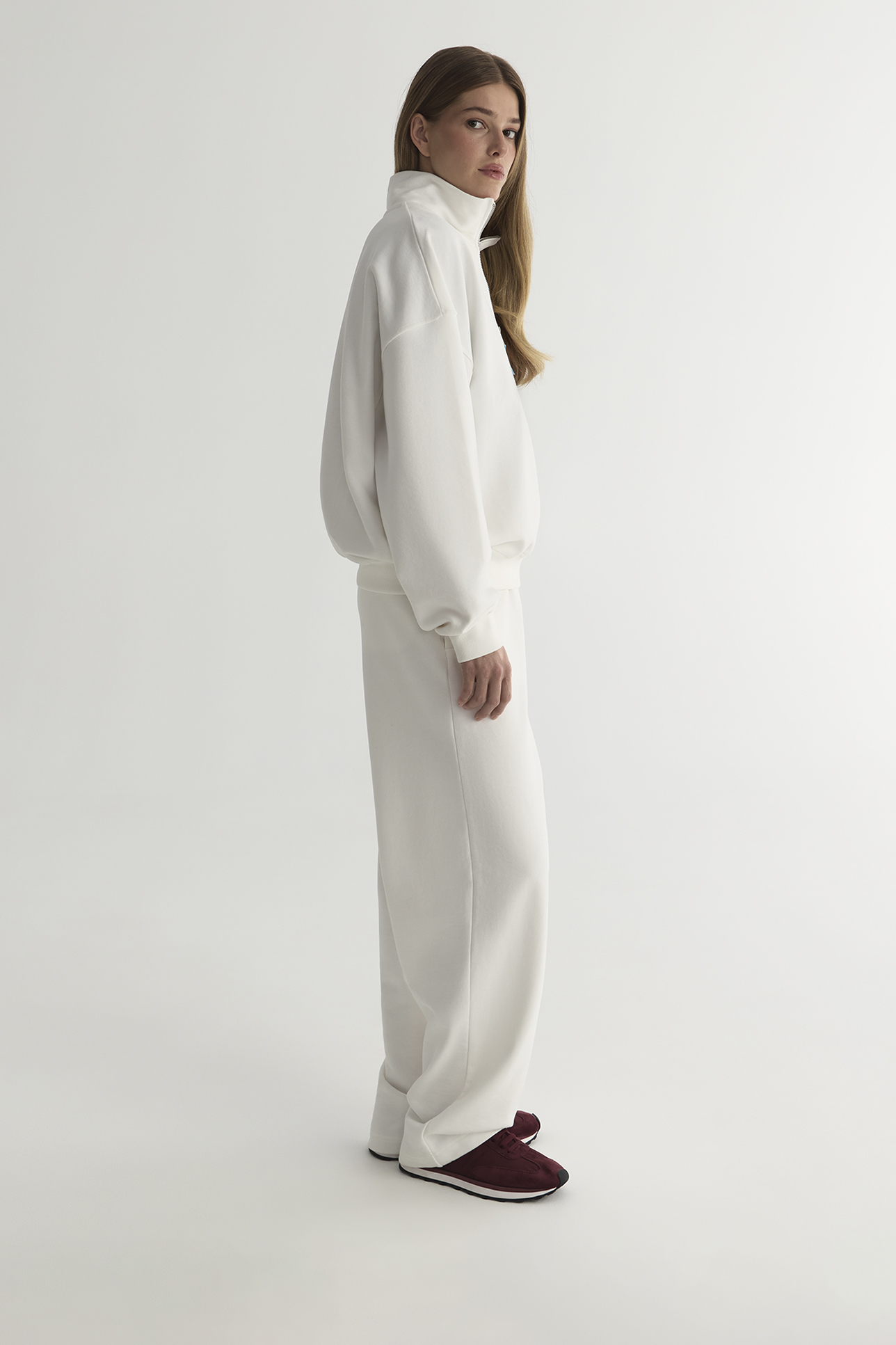 Брюки из футера молочного цвета, S
Брюки из футера молочного цвета, S