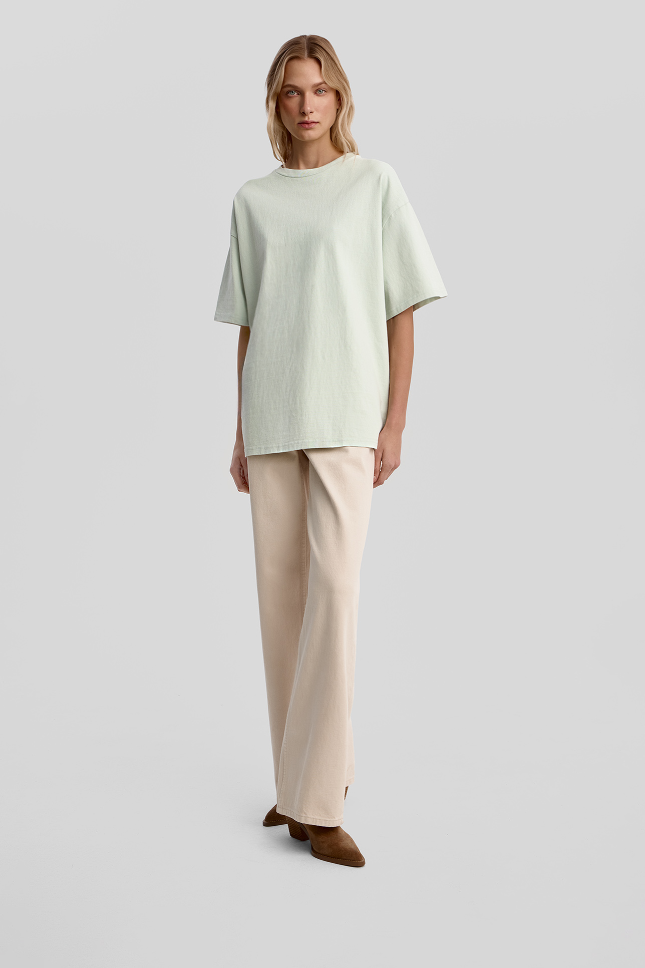 Футболка винтажная с вышивкой на спинке, S
Футболка винтажная с вышивкой на спинке, S