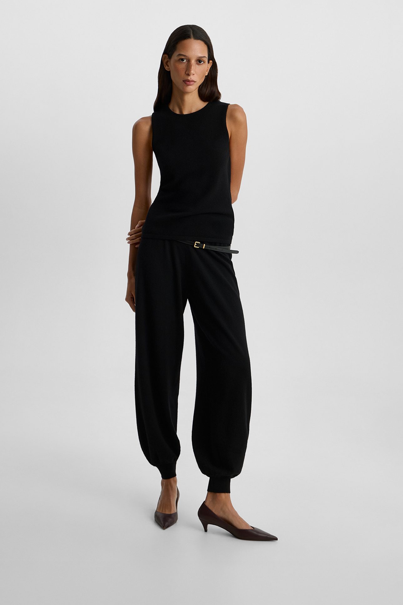 Брюки-аладдины из шерсти с добавлением кашемира черного цвета, M
Брюки-аладдины из шерсти с добавлением кашемира черного цвета, M