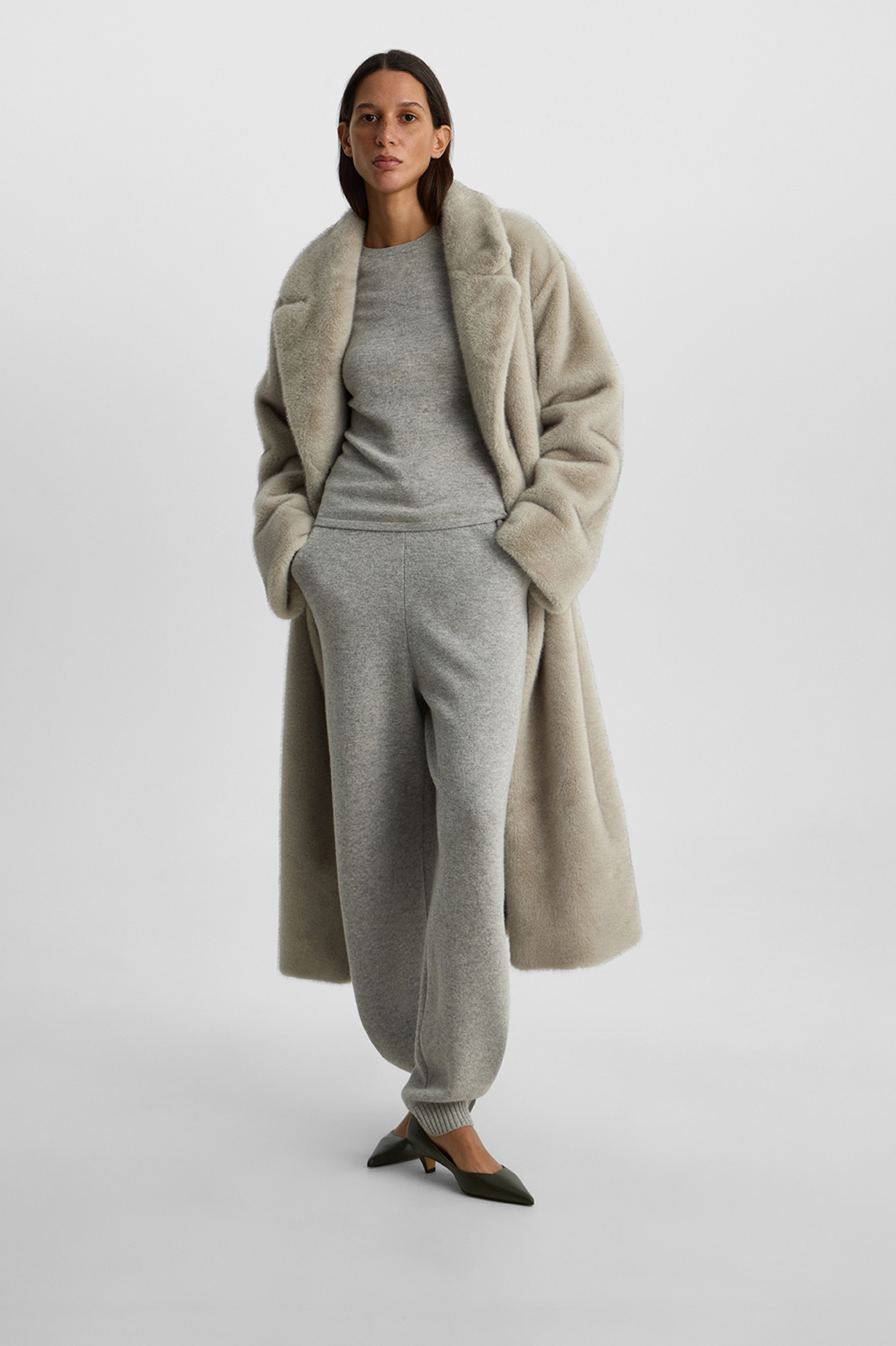 Футболка из шерсти с добавлением кашемира светло-серого цвета, XS
Футболка из шерсти с добавлением кашемира светло-серого цвета, XS