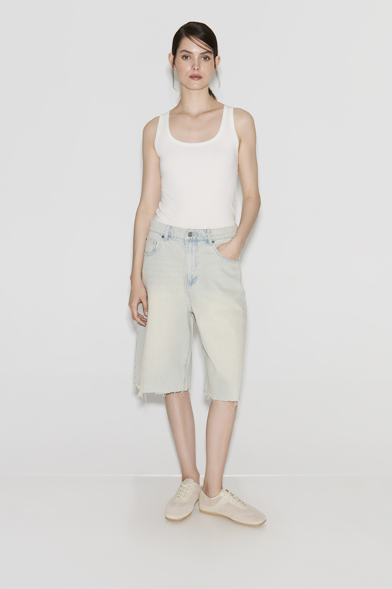 Бермуды из денима винтажного голубого цвета, 27
Бермуды из денима винтажного голубого цвета, 27