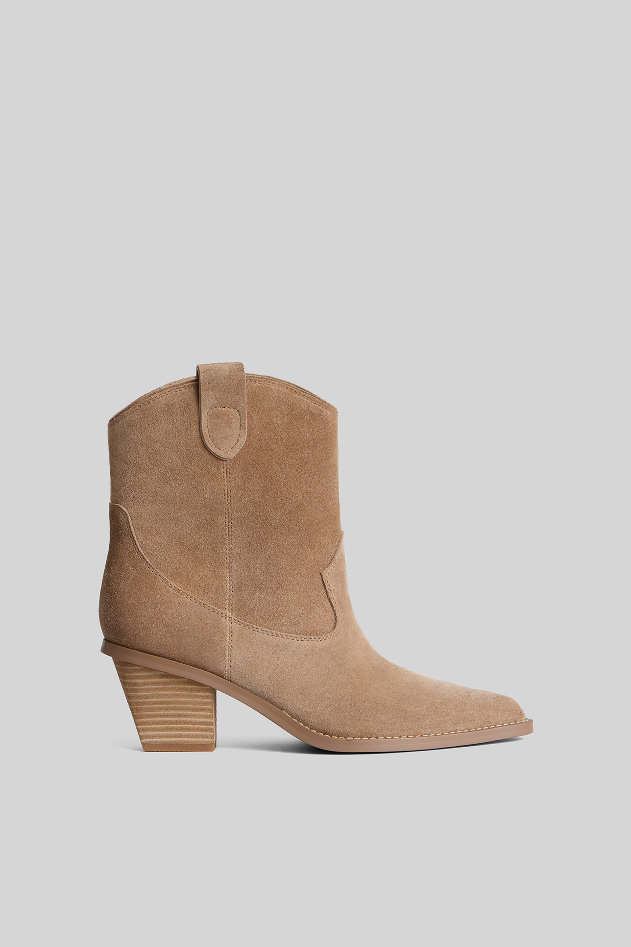 Ботильоны из замши на среднем каблуке, 36
Ботильоны из замши на среднем каблуке, 36