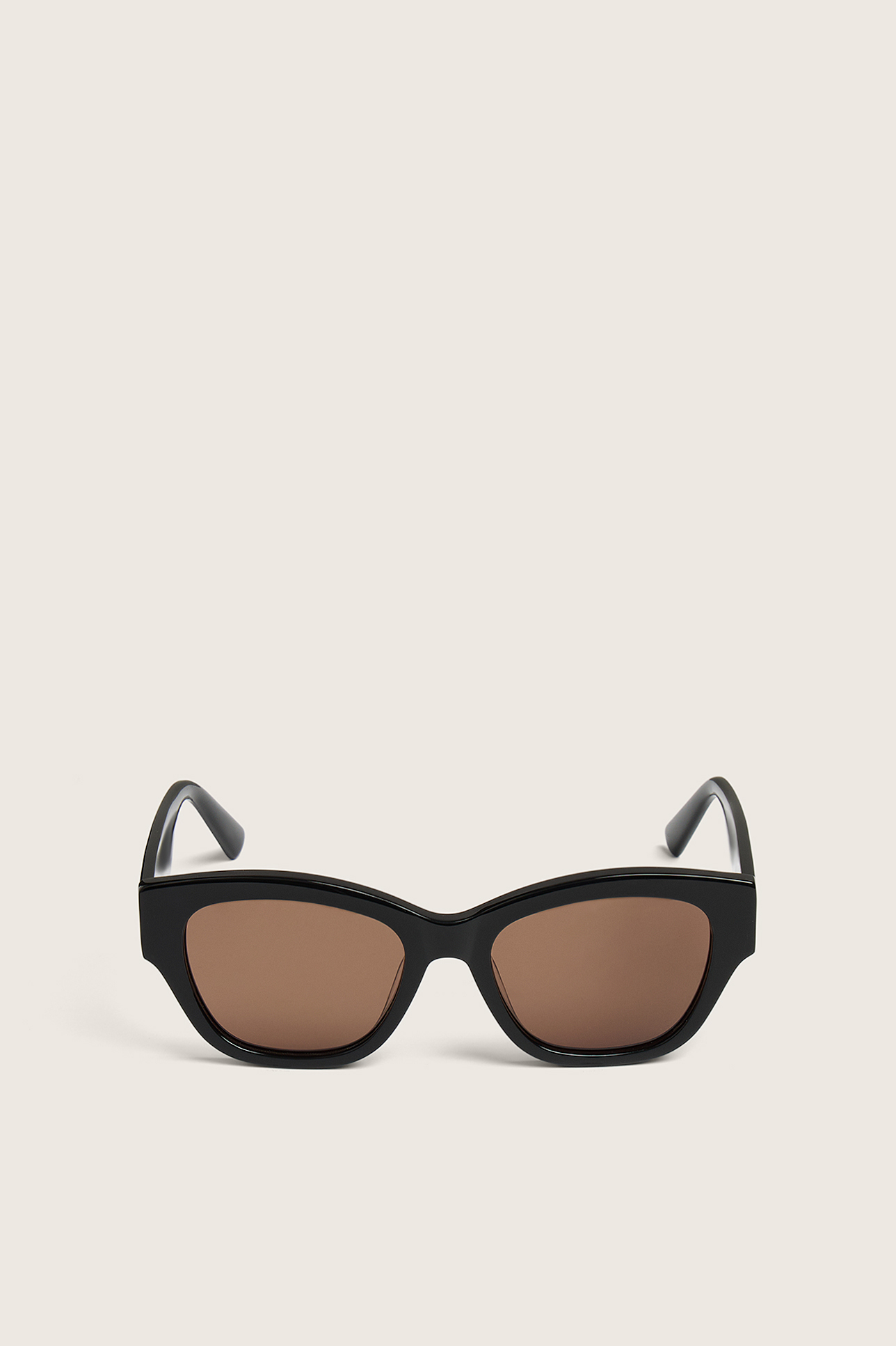 Солнцезащитные очки с приподнятыми углами, OS
Солнцезащитные очки с приподнятыми углами, OS