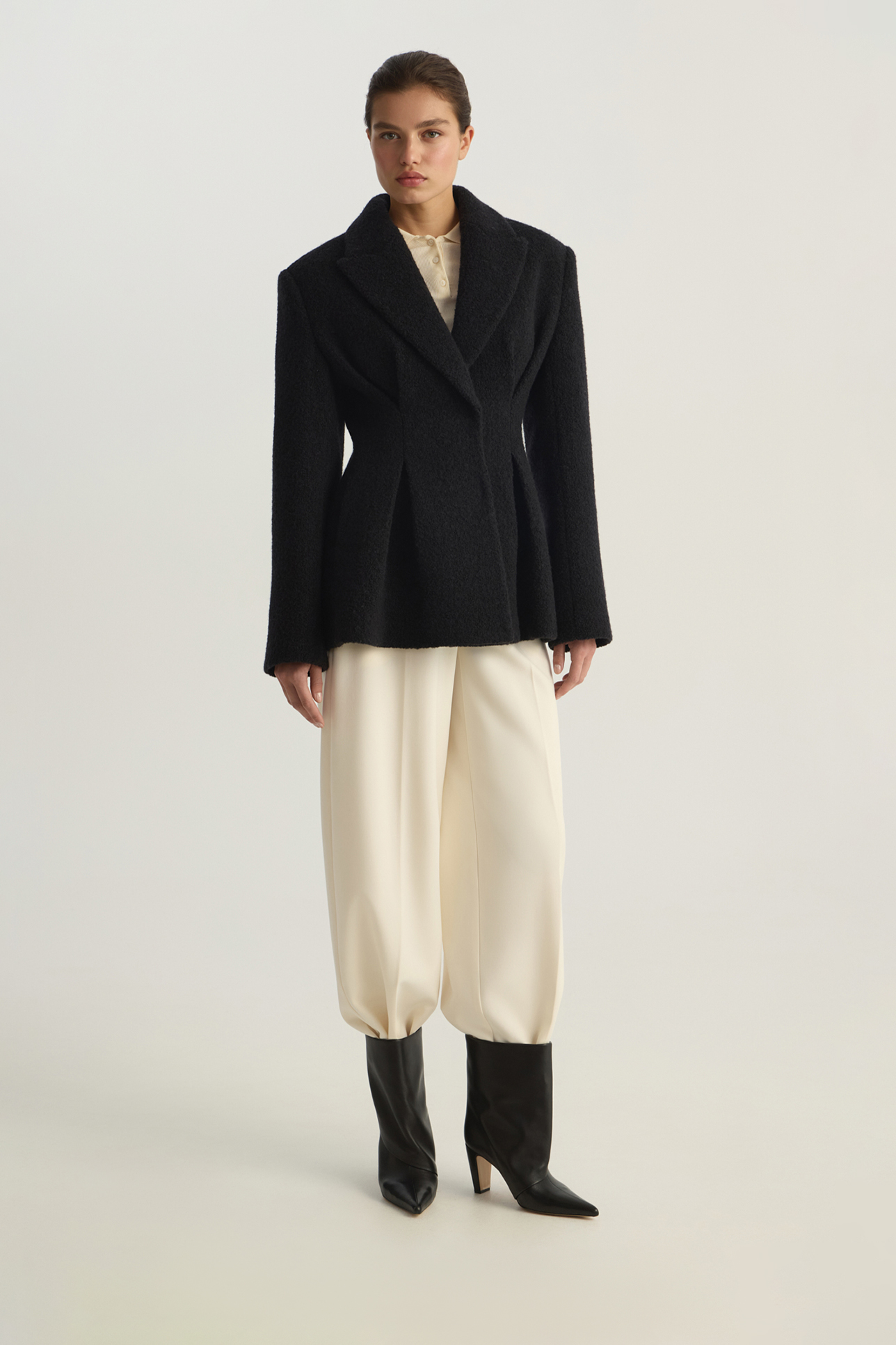 Пальто-жакет из фактурной шерсти черного цвета, M
Пальто-жакет из фактурной шерсти черного цвета, M