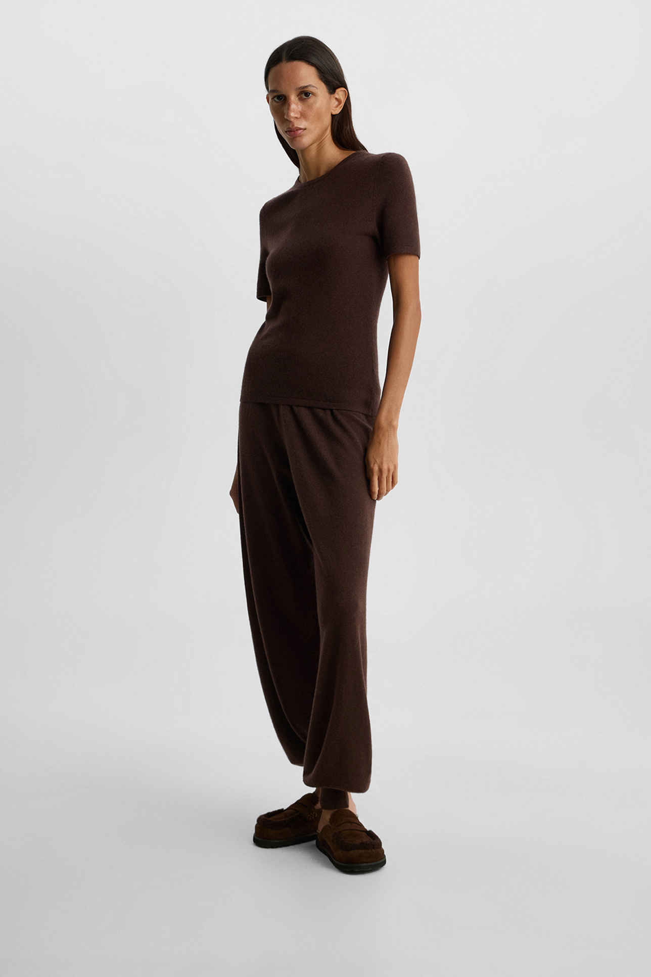 Футболка из шерсти с добавлением кашемира шоколадного цвета, S
Футболка из шерсти с добавлением кашемира шоколадного цвета, S