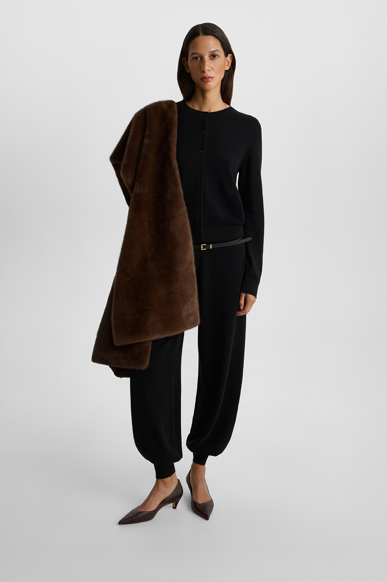 Кардиган из шерсти с добавлением кашемира черного цвета, L
Кардиган из шерсти с добавлением кашемира черного цвета, L