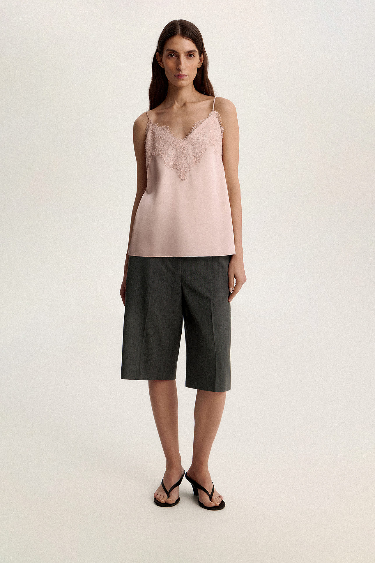 Топ на тонких бретелях с кружевом, M
Топ на тонких бретелях с кружевом, M