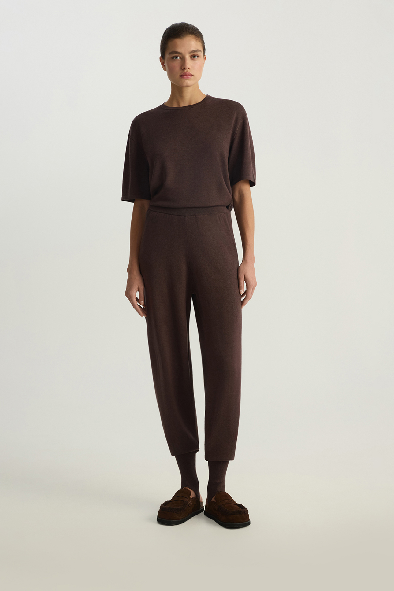 Брюки из шерсти мериноса шоколадного цвета, M
Брюки из шерсти мериноса шоколадного цвета, M