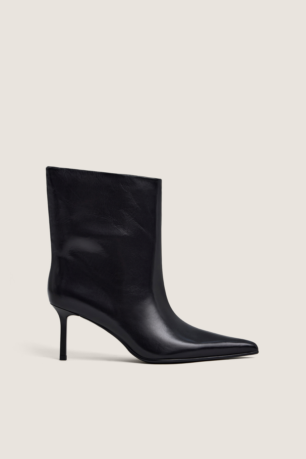 

Ботильоны с острым мысом черного цвета, 39