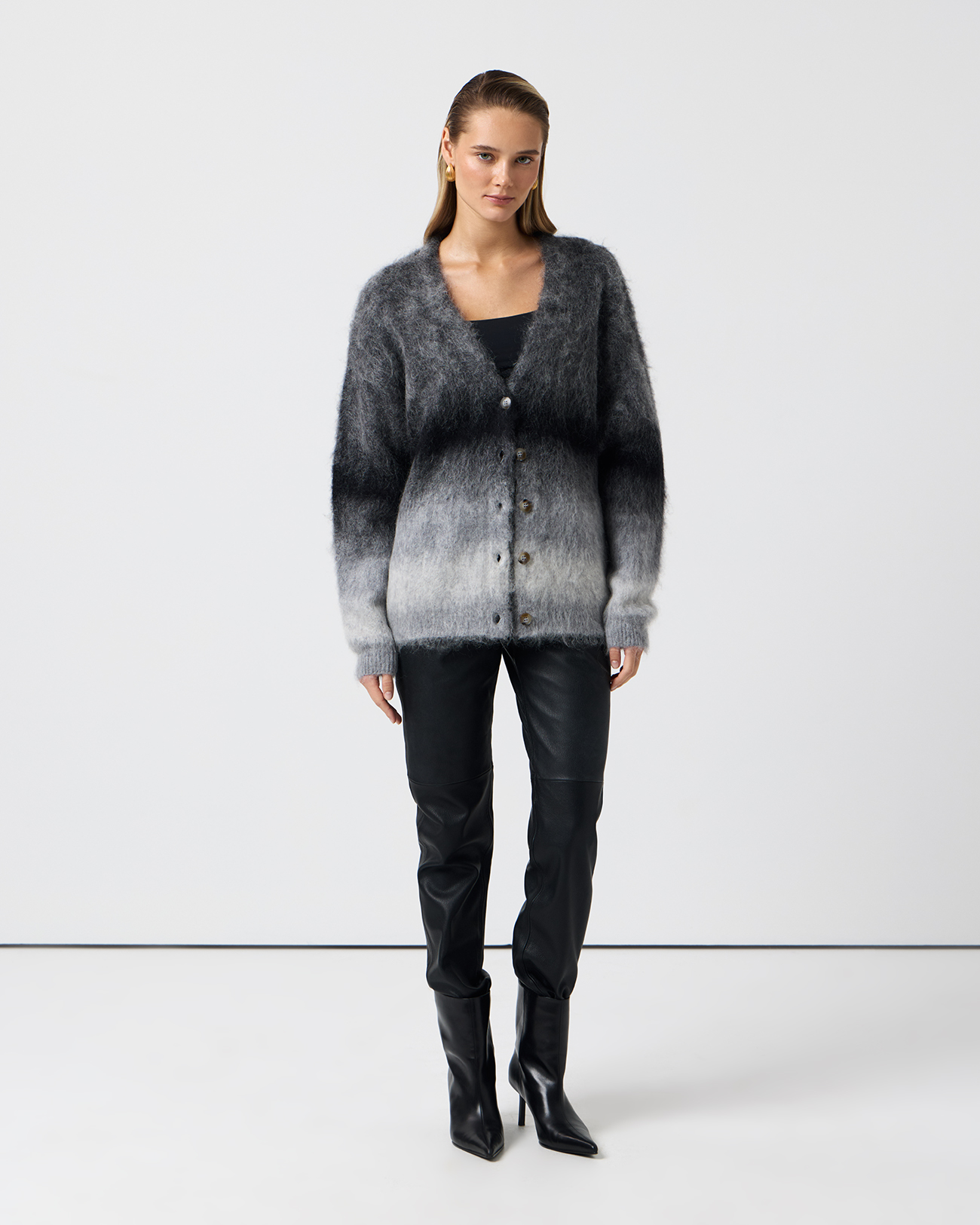 

Кардиган пушистый с градиентом графитового цвета, S