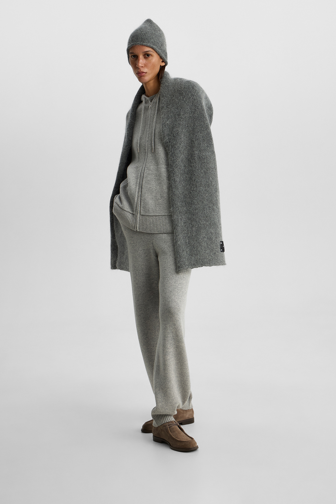 

Худи на молнии из шерсти с добавлением кашемира светло-серого цвета, M