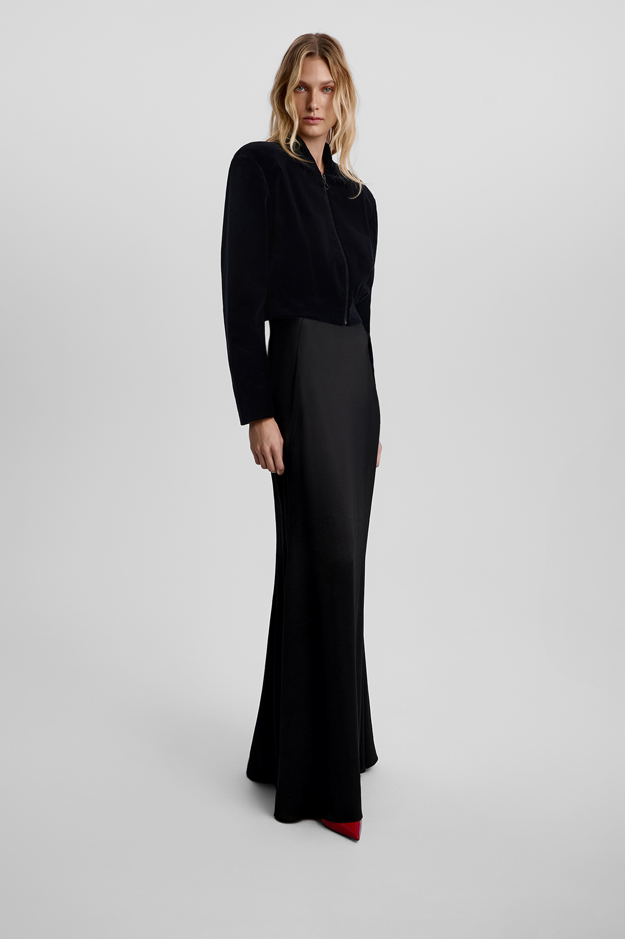 

Юбка миди из атласной ткани черного цвета, M