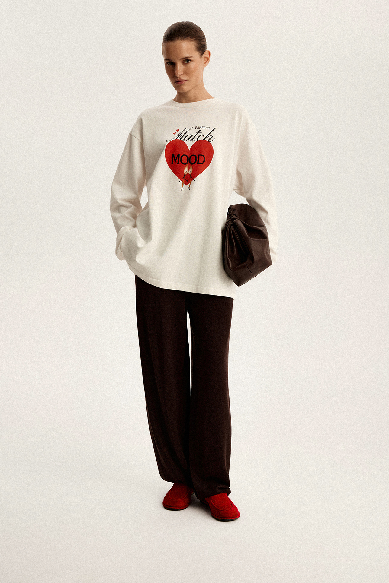 

Лонгслив объемный с принтом, M