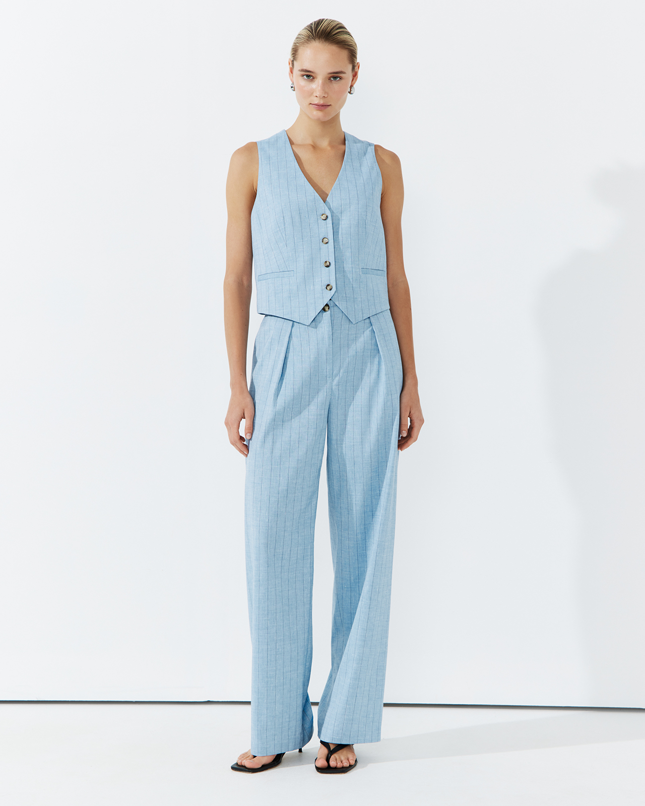 

Жилет изо льна голубого цвета, S