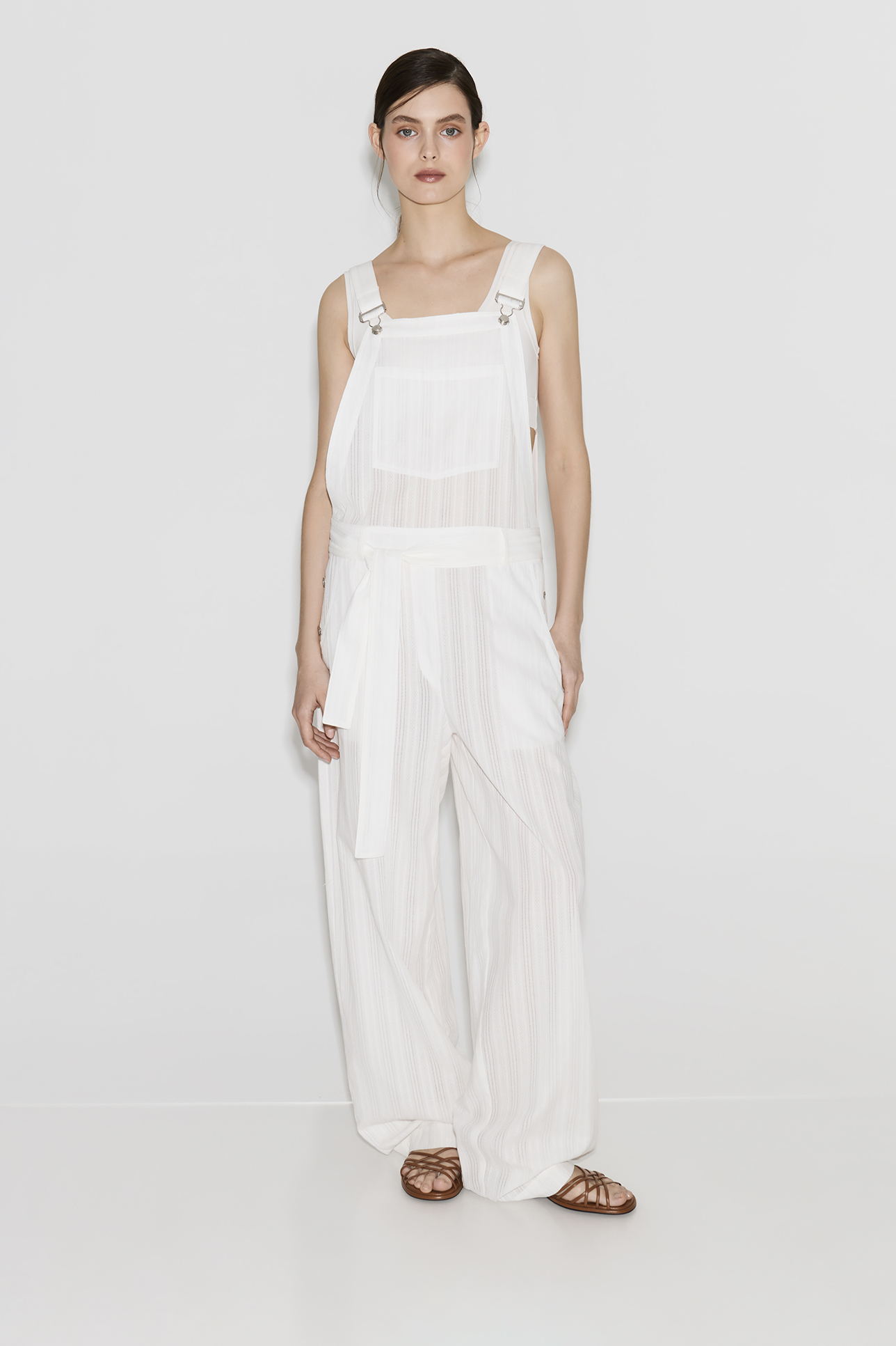 

Комбинезон белого цвета, S