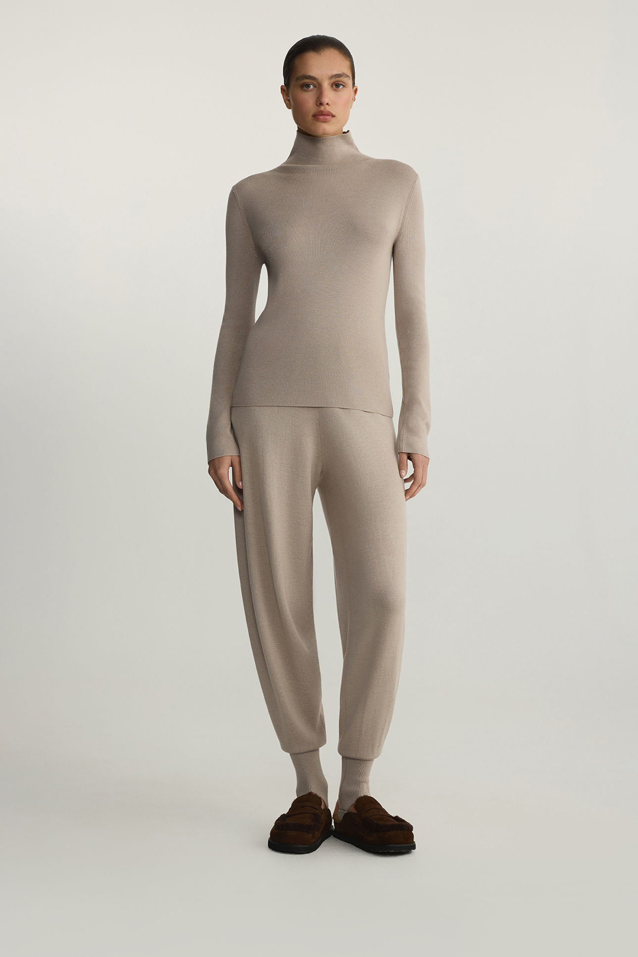 

Водолазка из шерсти мериноса бежевого цвета, M