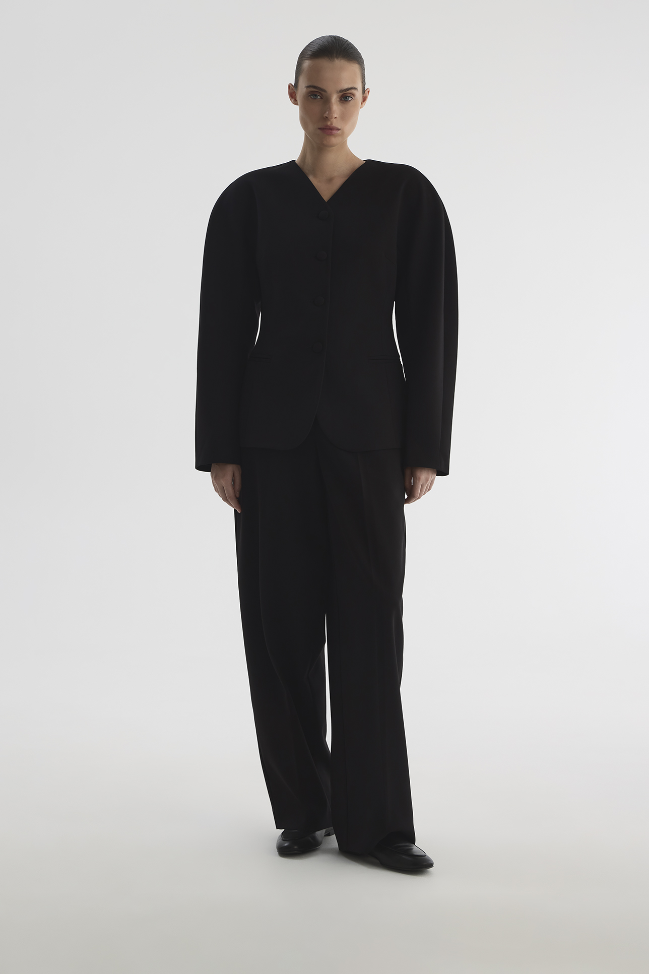 

Брюки-бананы черного цвета, M