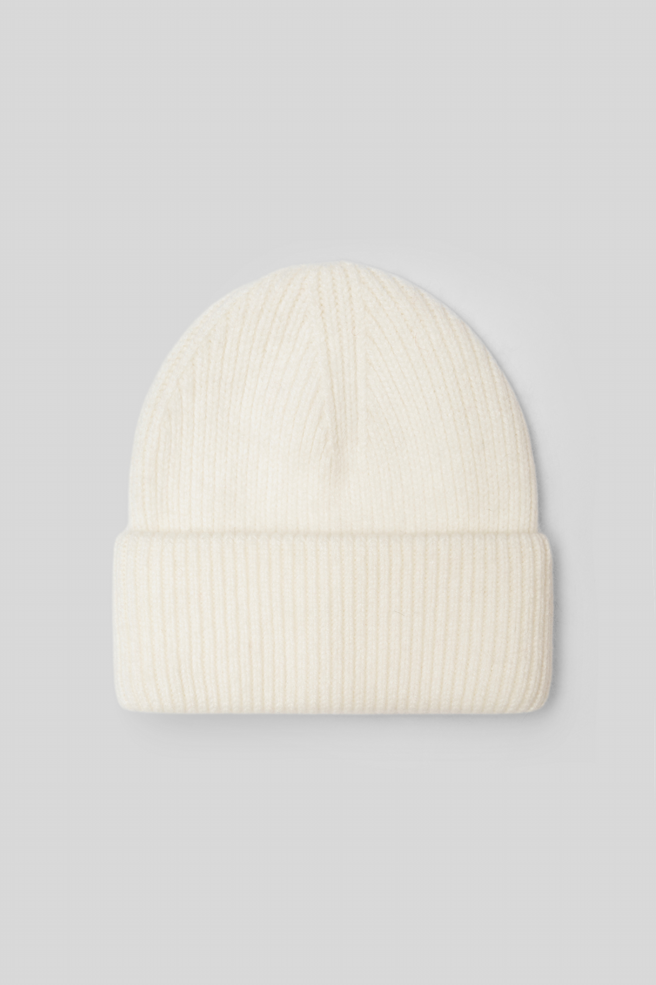 

Шапка с шерстью енота молочного цвета, OS