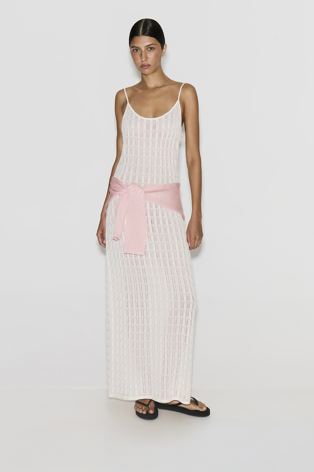 

Платье миди ажурное на тонких бретелях светло-розового цвета, S