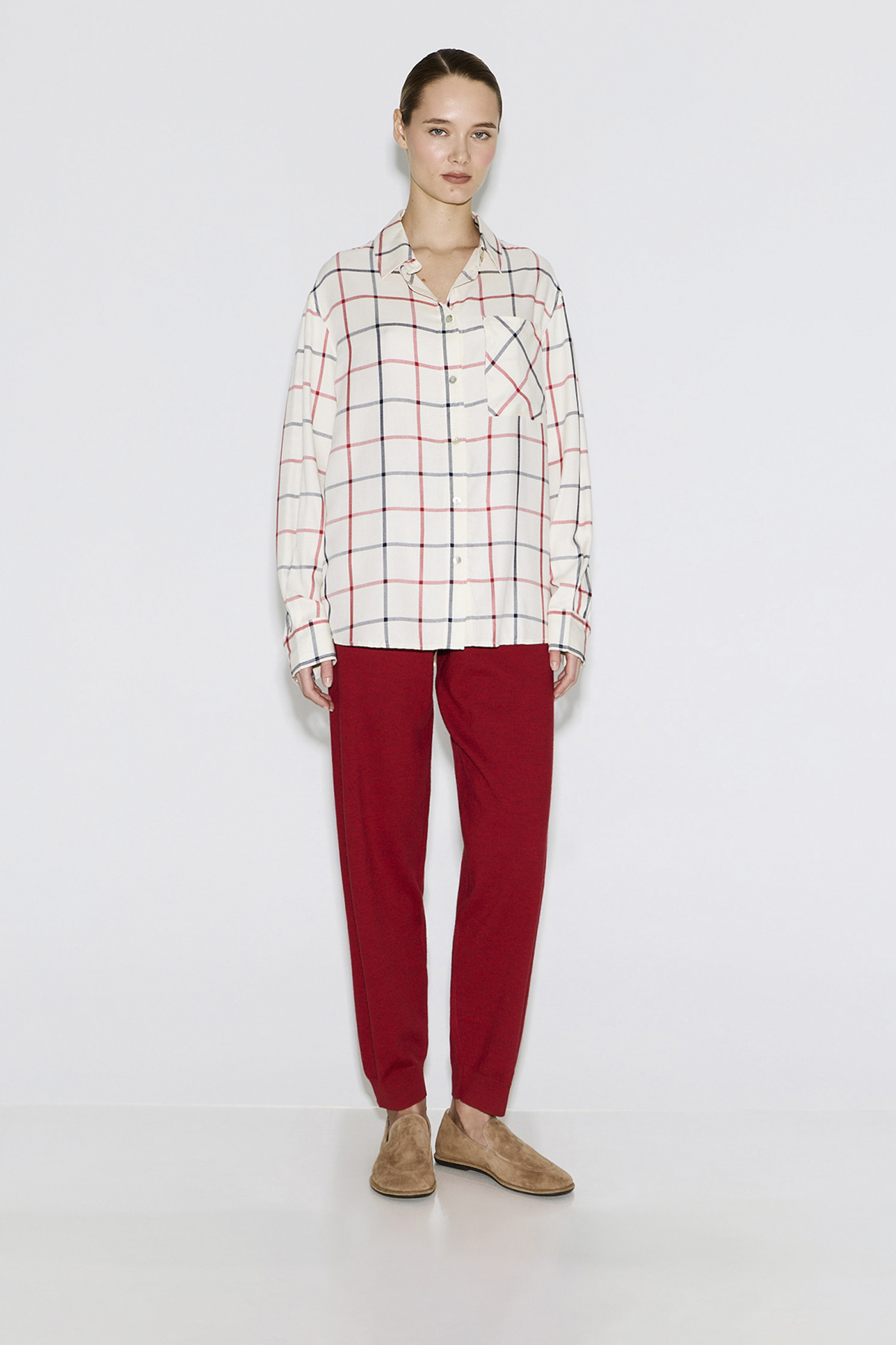 

Рубашка в клетку молочного цвета, S