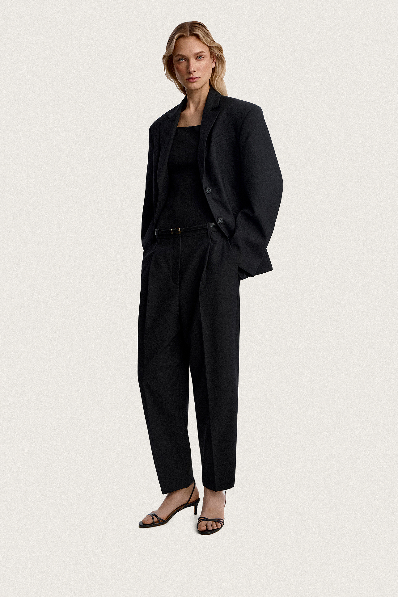 

Однобортный жакет с объемным рукавом, S