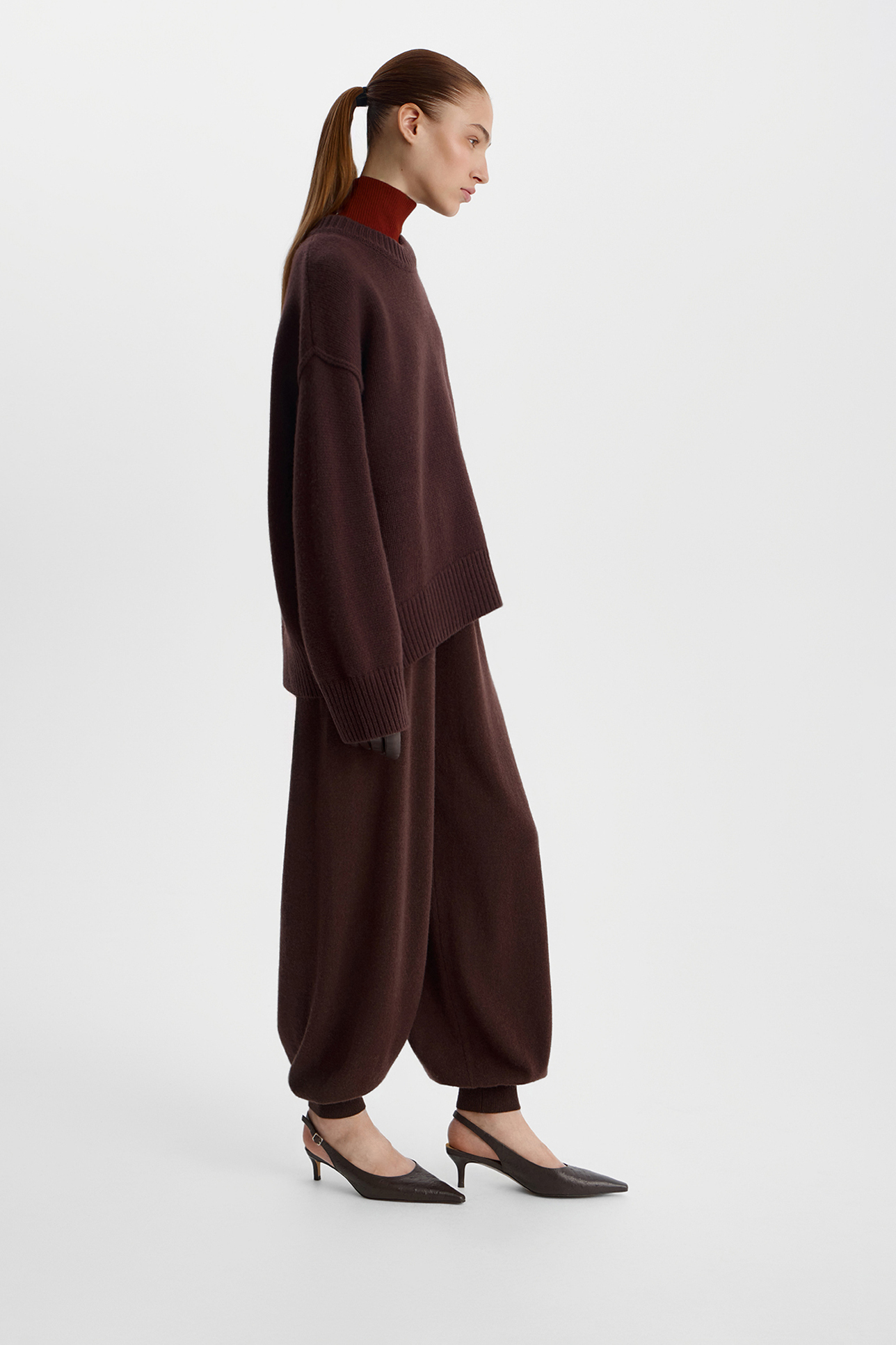 

Джемпер с декоративными швами шоколадного цвета, M