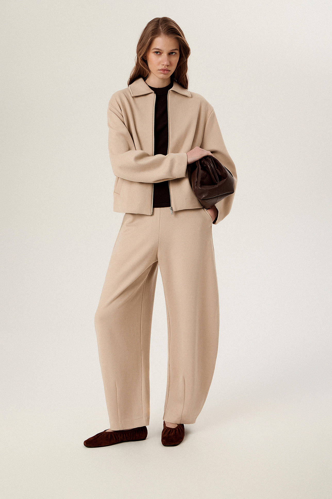 

Брюки широкие бежевого цвета, M