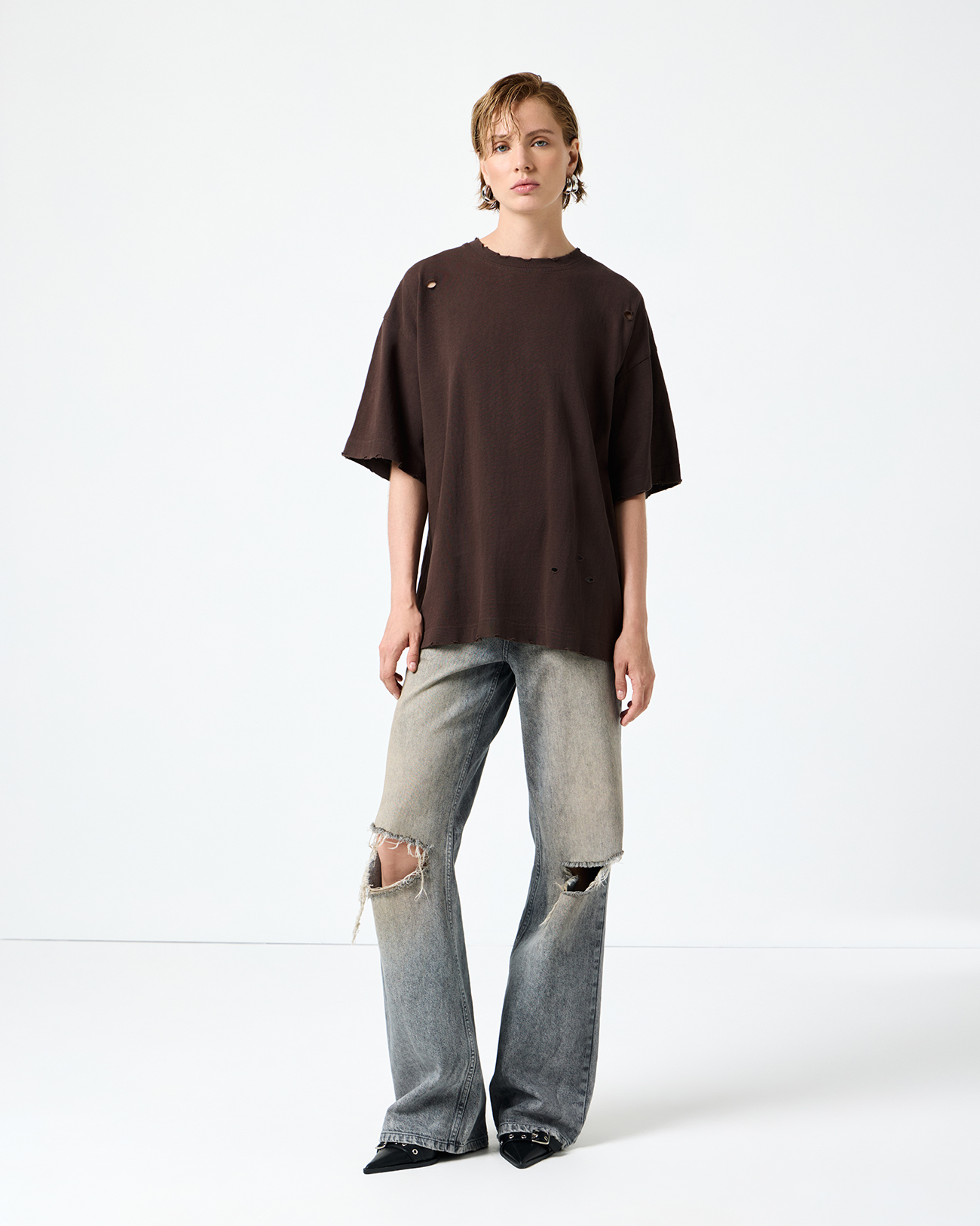 

Футболка оверсайз с вышивкой на спинке шоколадного цвета, S