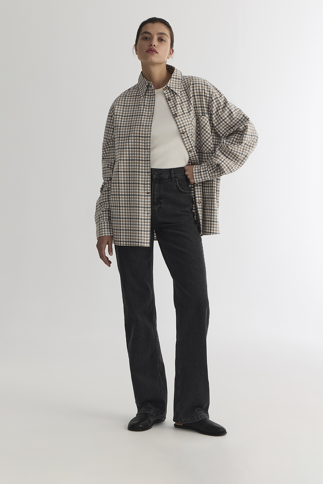 

Рубашка в мелкую клетку бежевого цвета, M