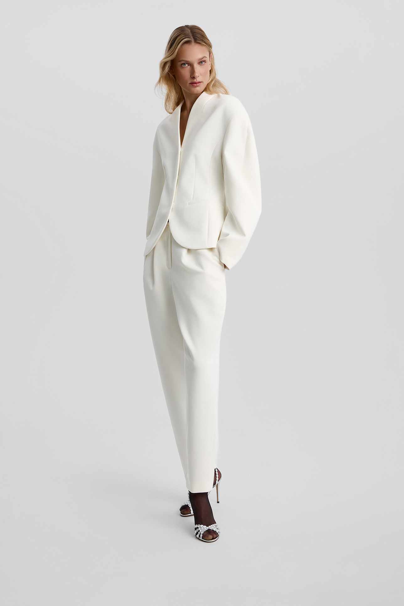 

Брюки бананы молочного цвета, XS