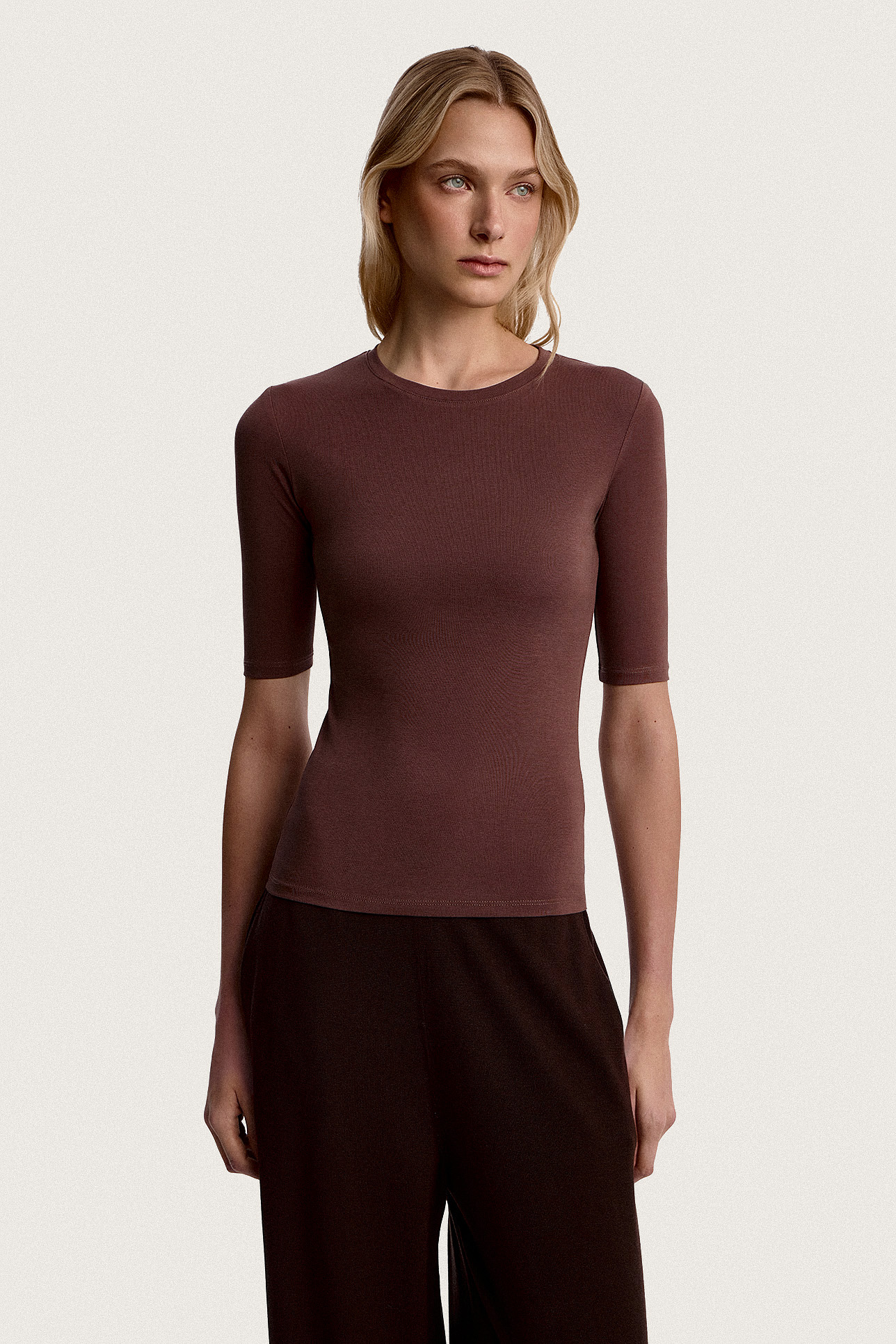 Футболка облегающая с удлиненным рукавом