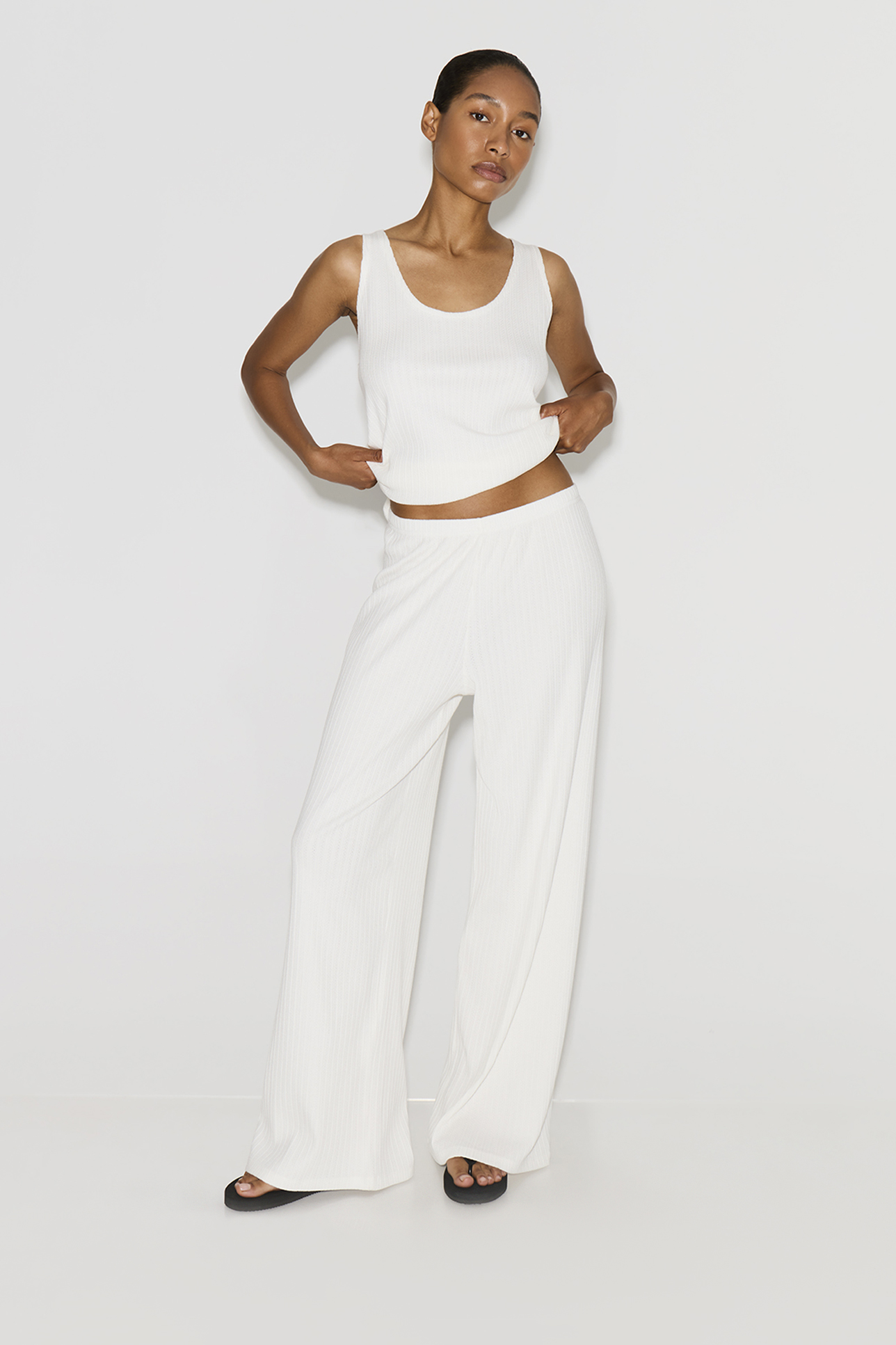 

Топ из фактурного трикотажа молочного цвета, S