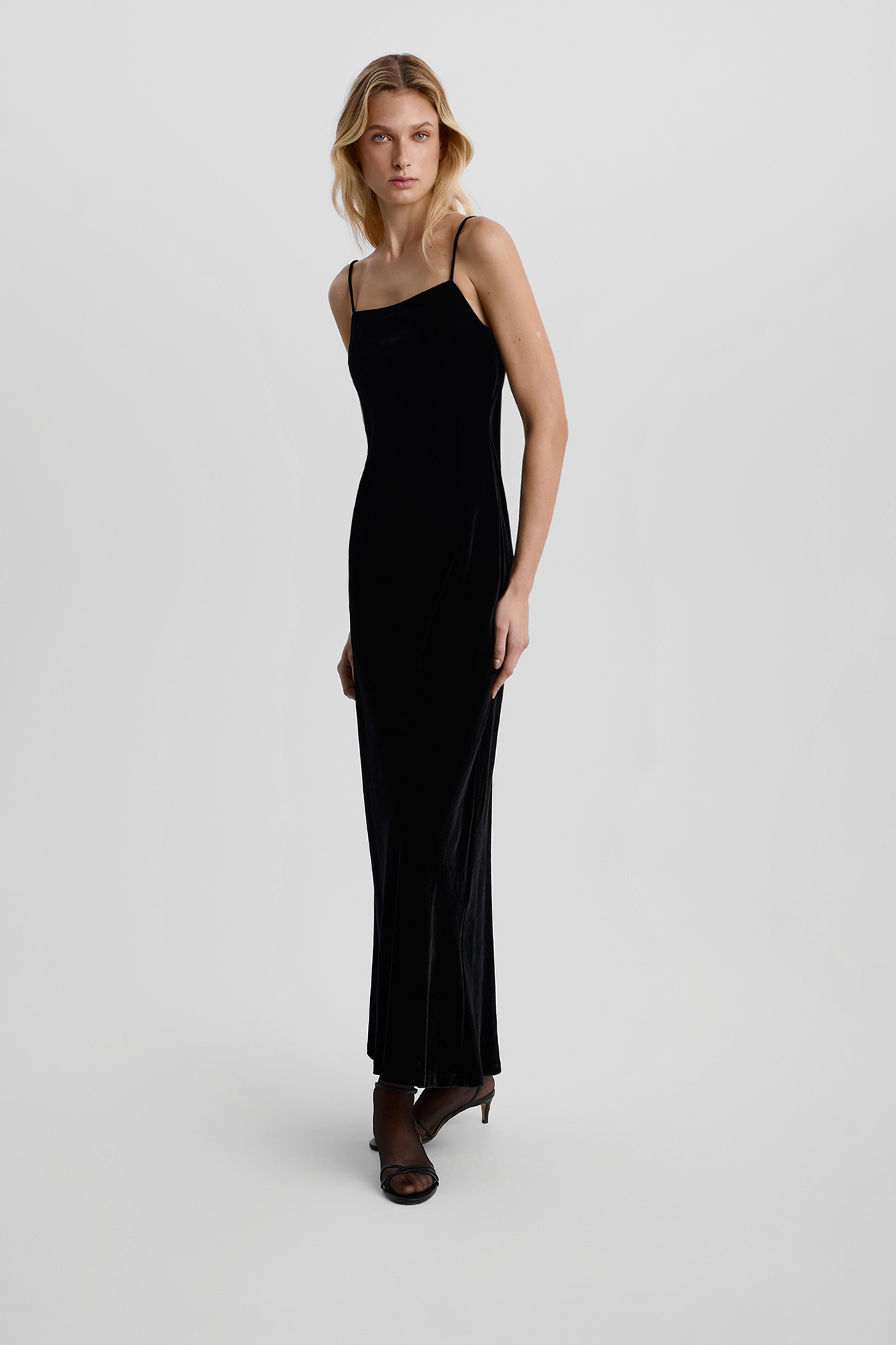 

Платье-комбинация из бархатной ткани черного цвета, M