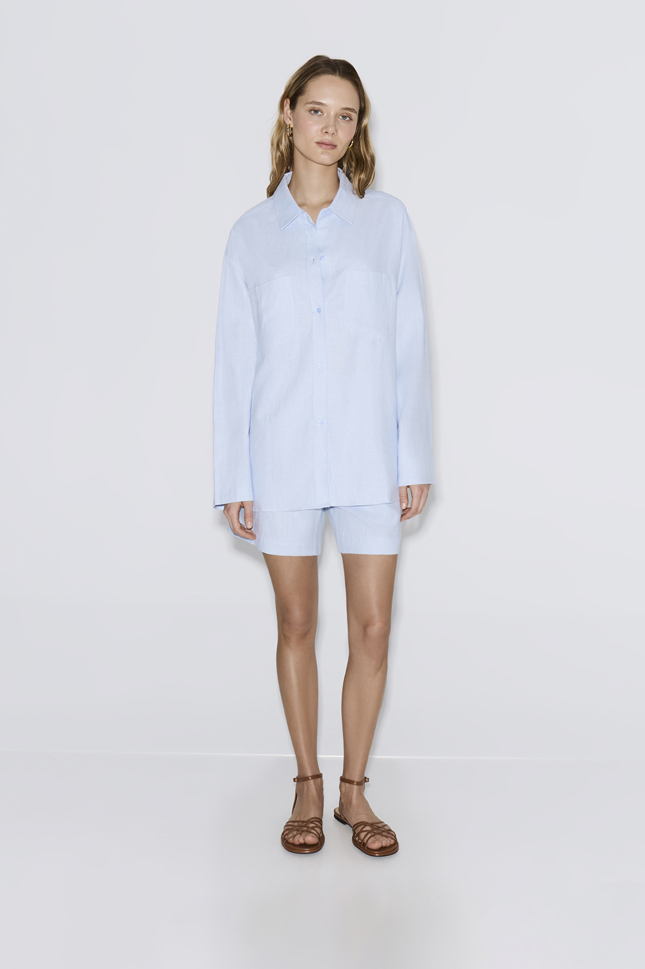 

Костюм изо льна голубого цвета, S