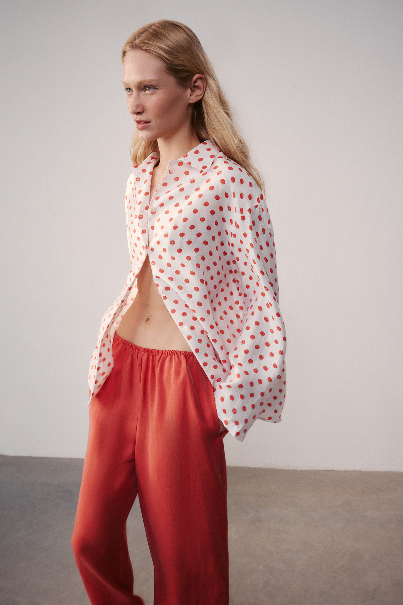 

Рубашка объемная с томатным принтом, L