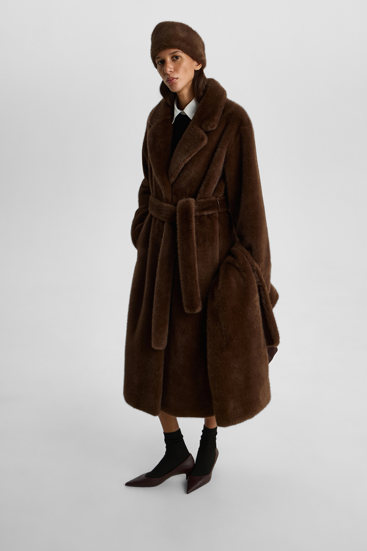 

Шуба из экомеха длины макси коричневого цвета, XS