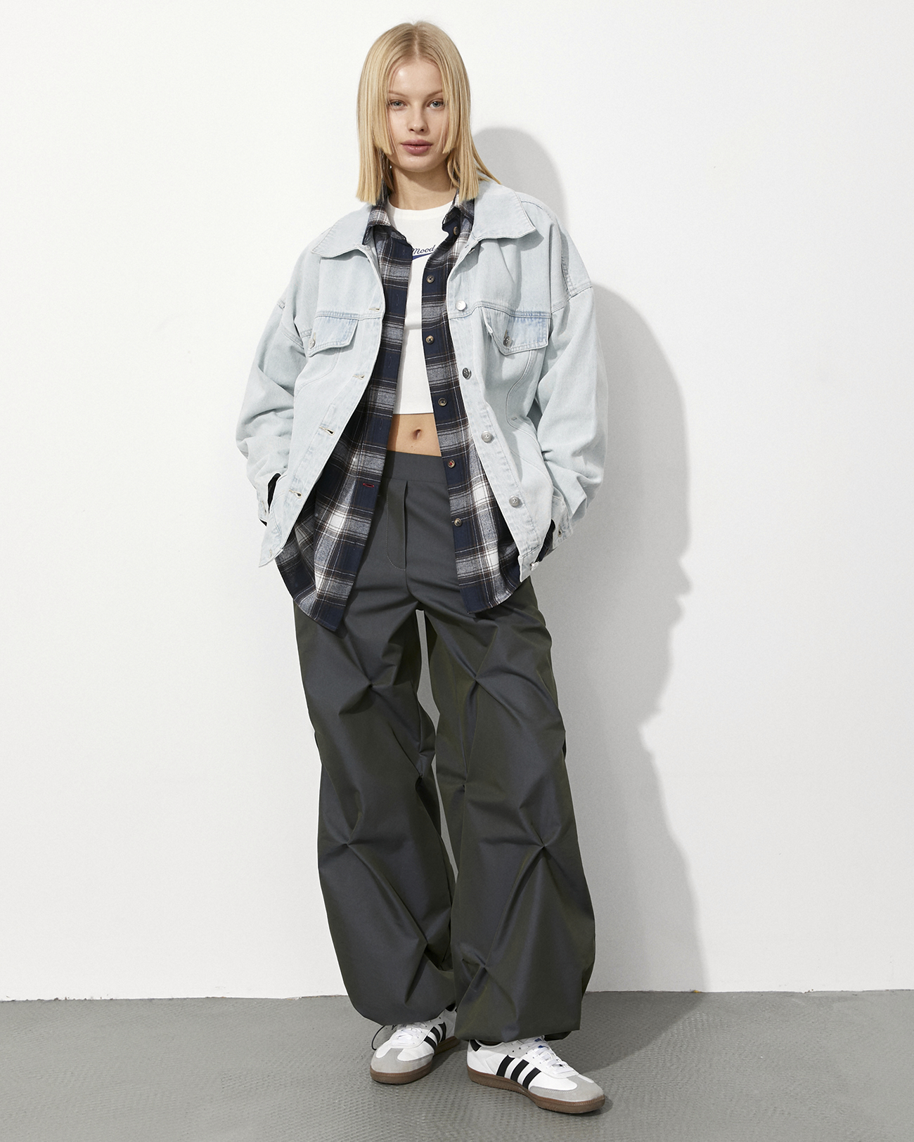 

Джинсовая куртка светло-голубого цвета, M