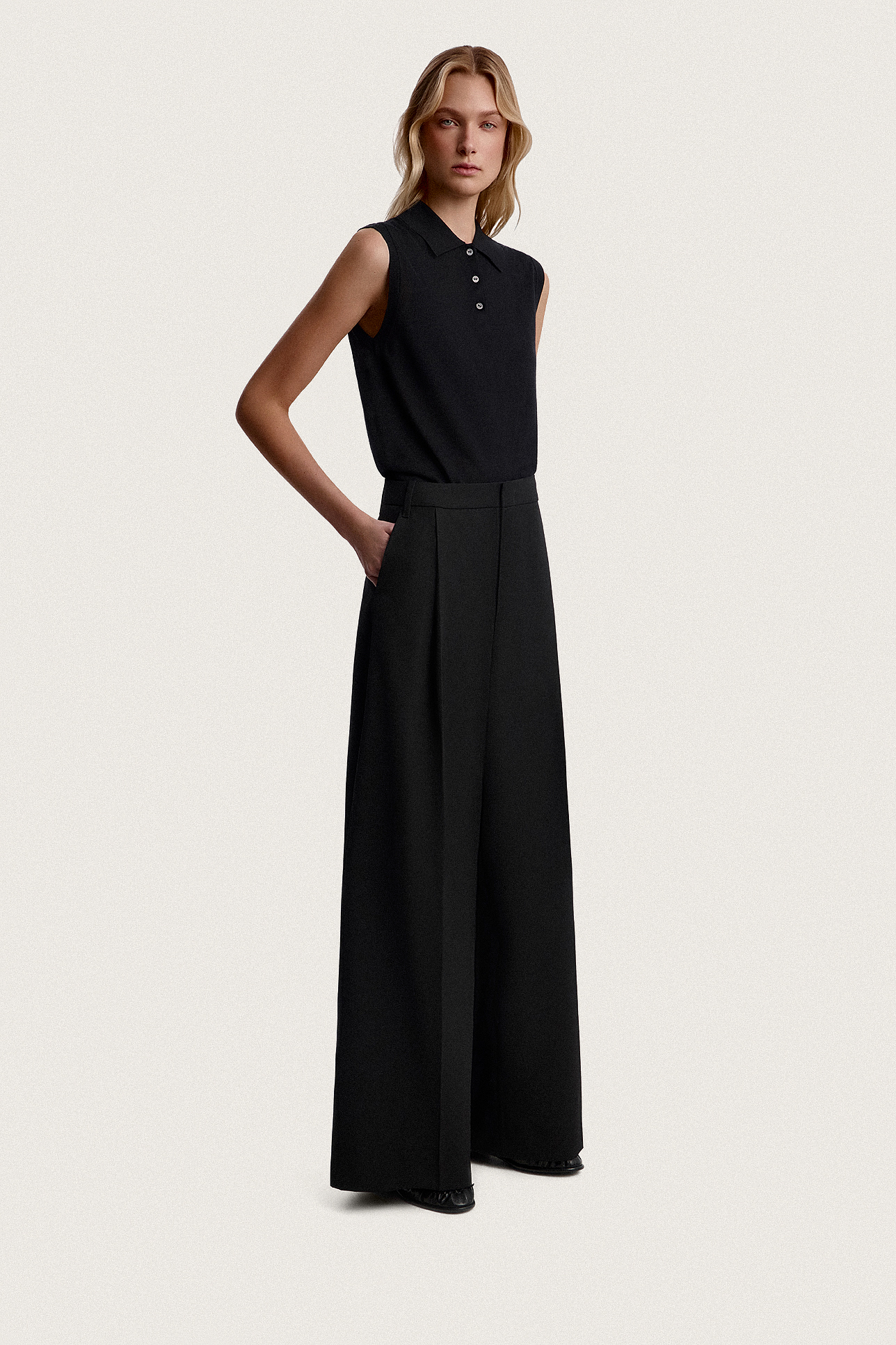 

Брюки со стрелками полушерстяные, S