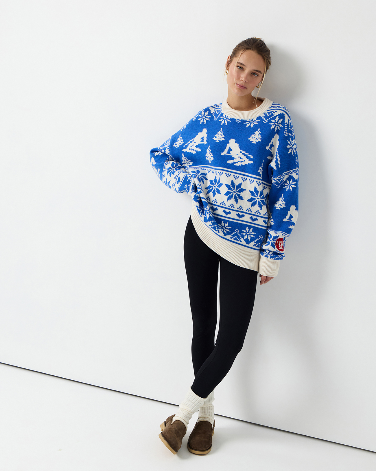 

Джемпер с рисунком "Лыжники" молочного цвета, S