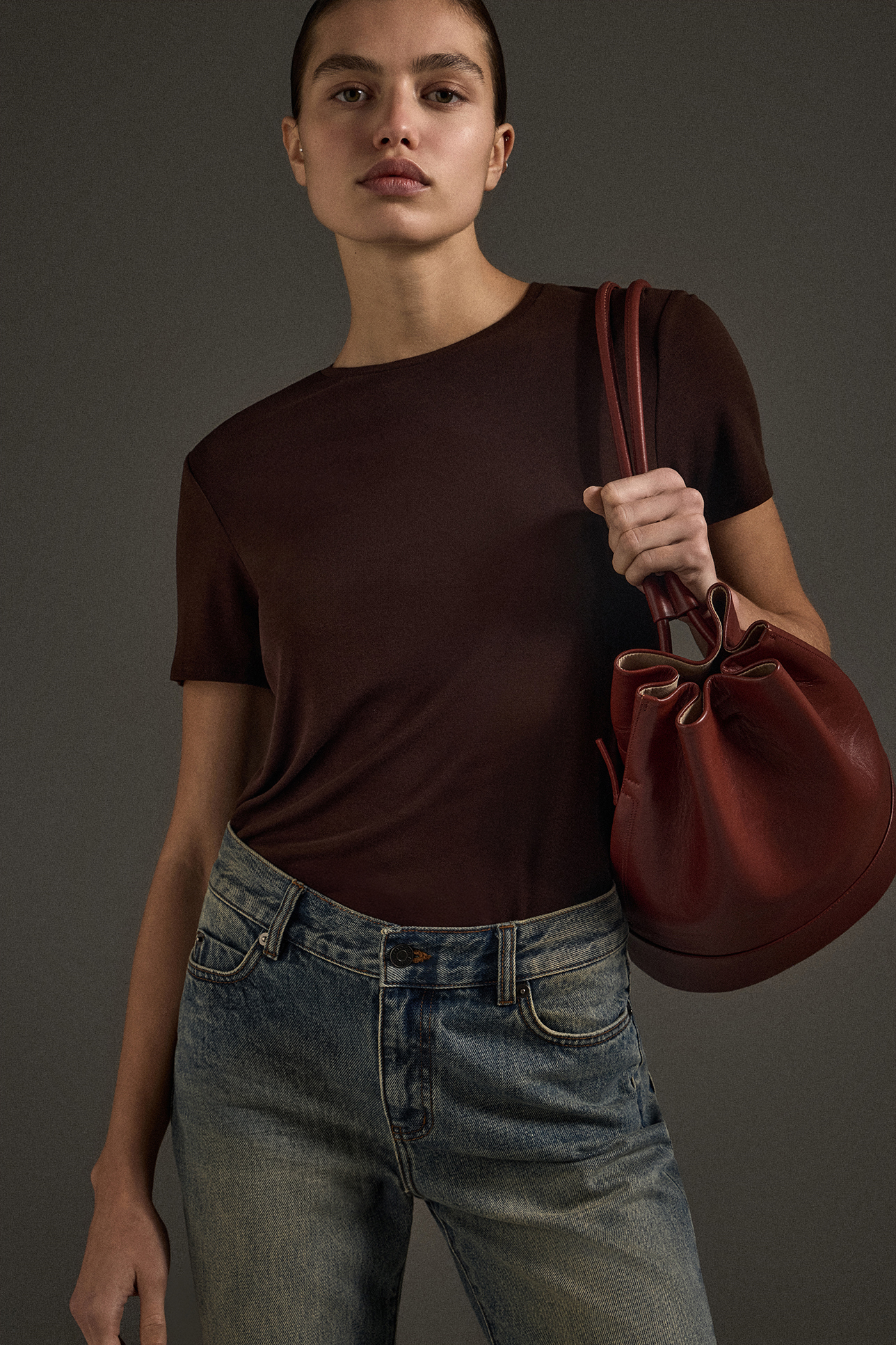

Футболка slim fit шоколадного цвета, L