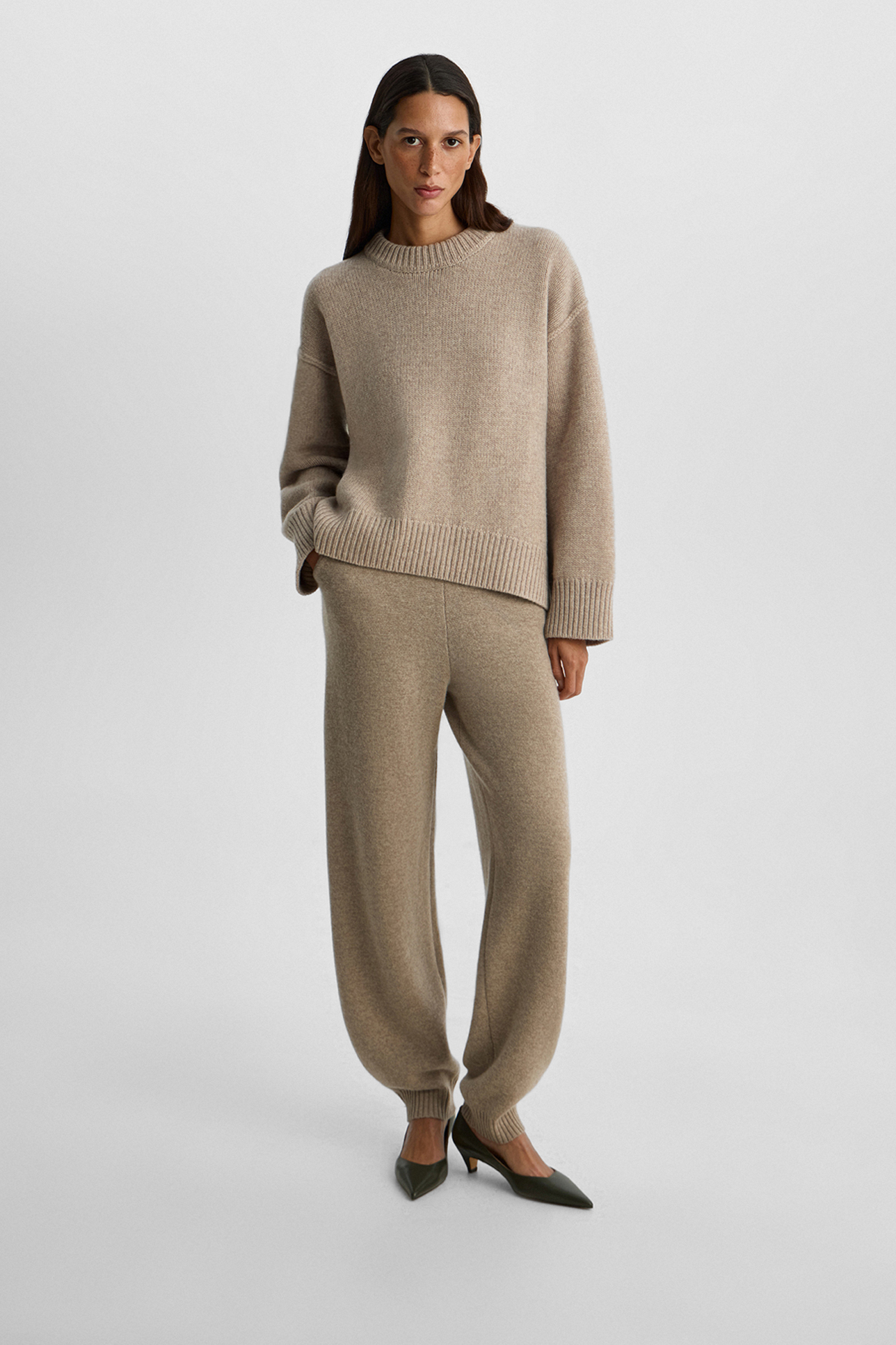 

Джемпер с декоративными швами бежевого цвета, M