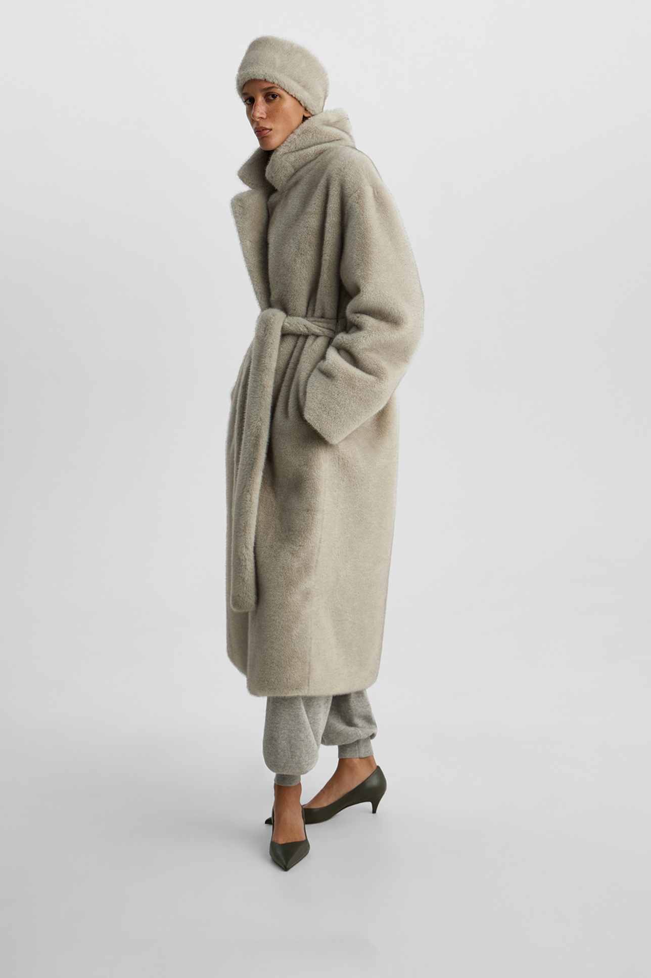 

Шуба из экомеха длины макси серого цвета, S