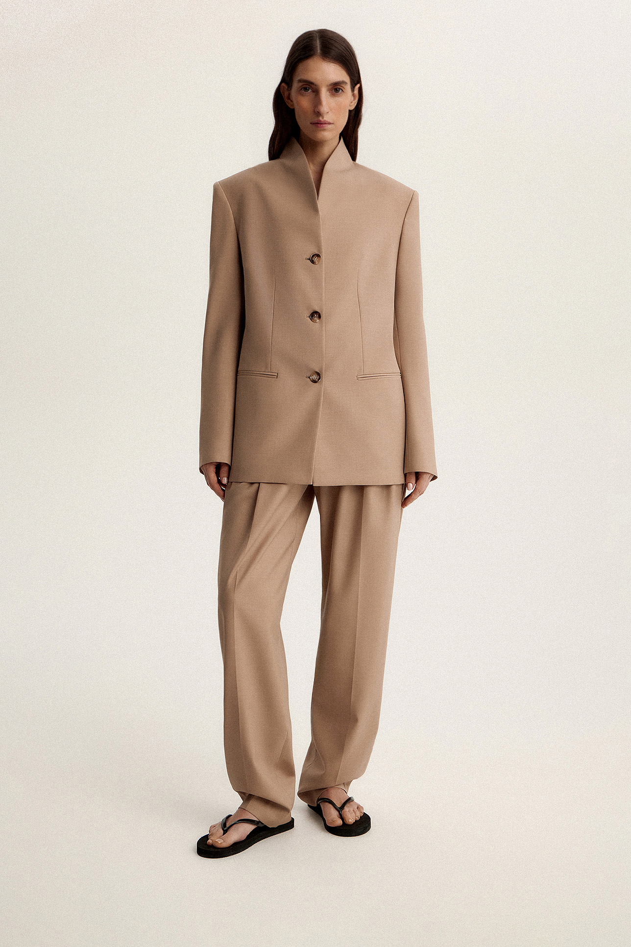 

Жакет с воротником-стойкой бежевого цвета, M