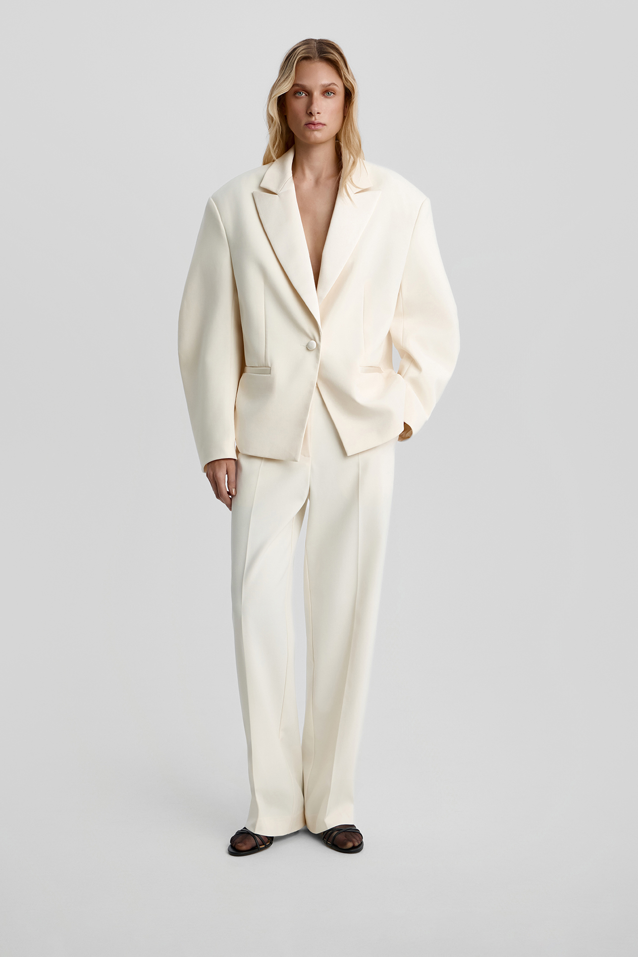 

Жакет с атласными лацканами молочного цвета, S