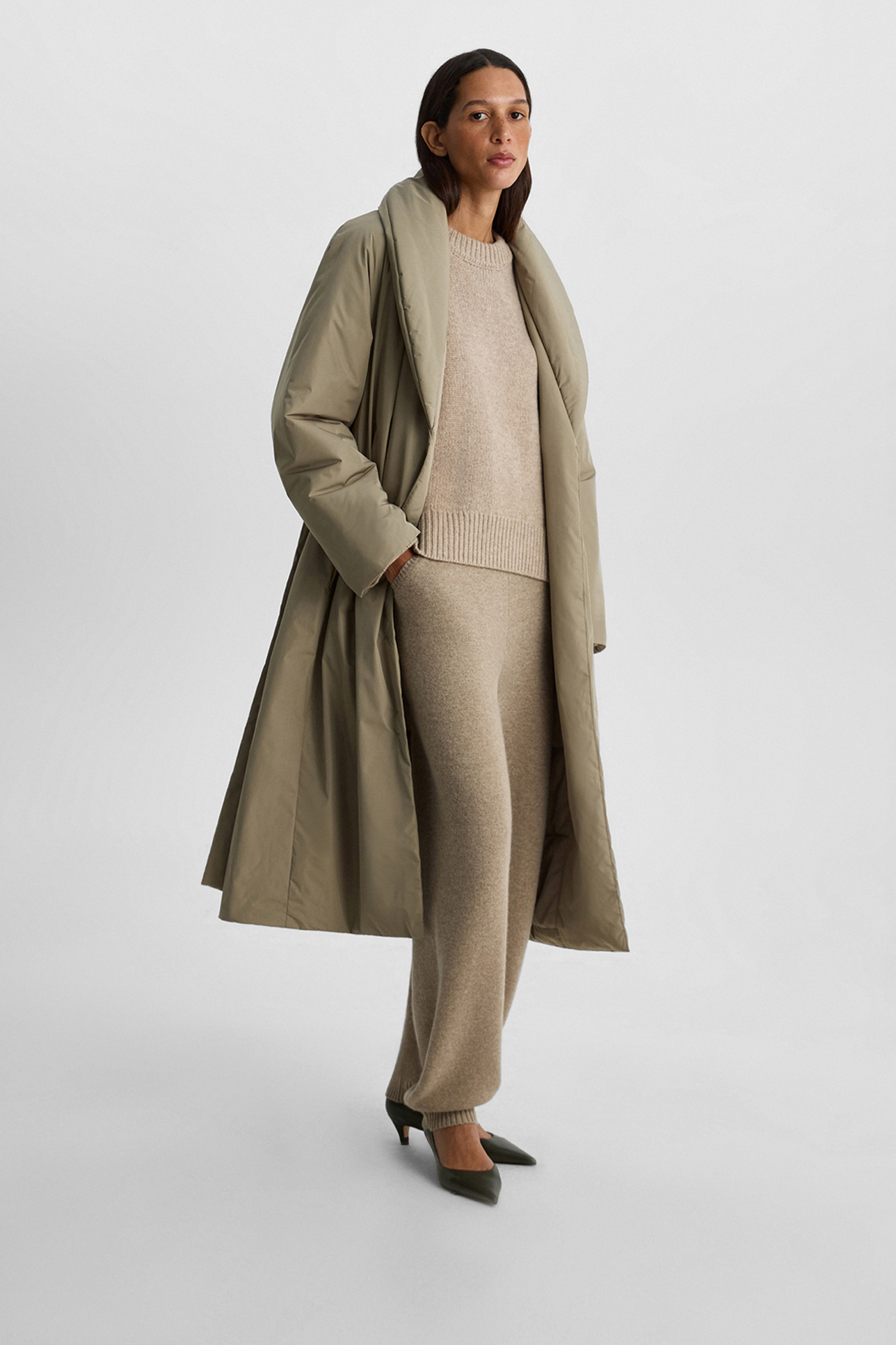 

Джемпер с декоративными швами бежевого цвета, XS